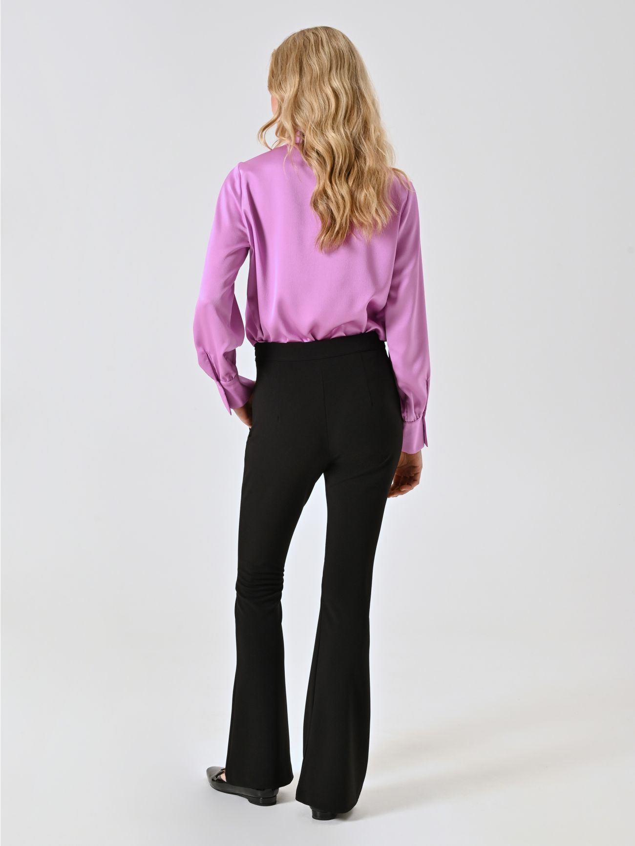 Pantalón acampanado negro det_3