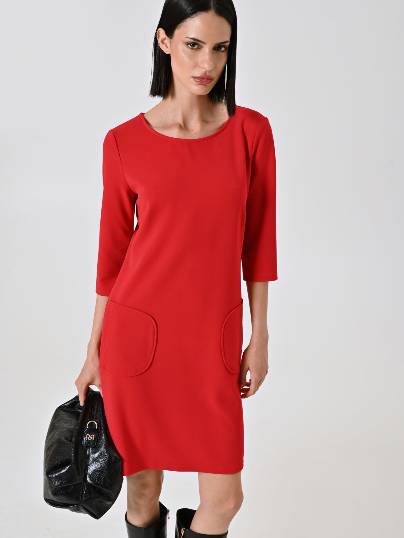 Rotes Kleid mit aufgesetzten Taschen sp_e1