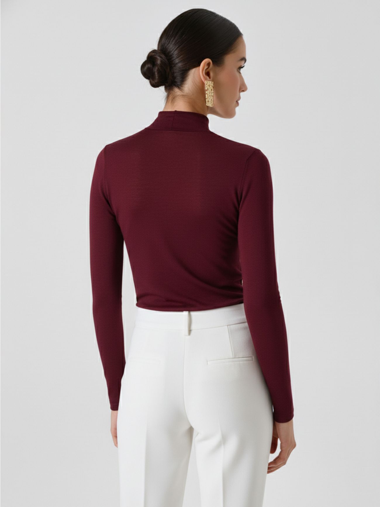 Lightweight Viscose and Cashmere Blend Sweater in Burgundy det_2
