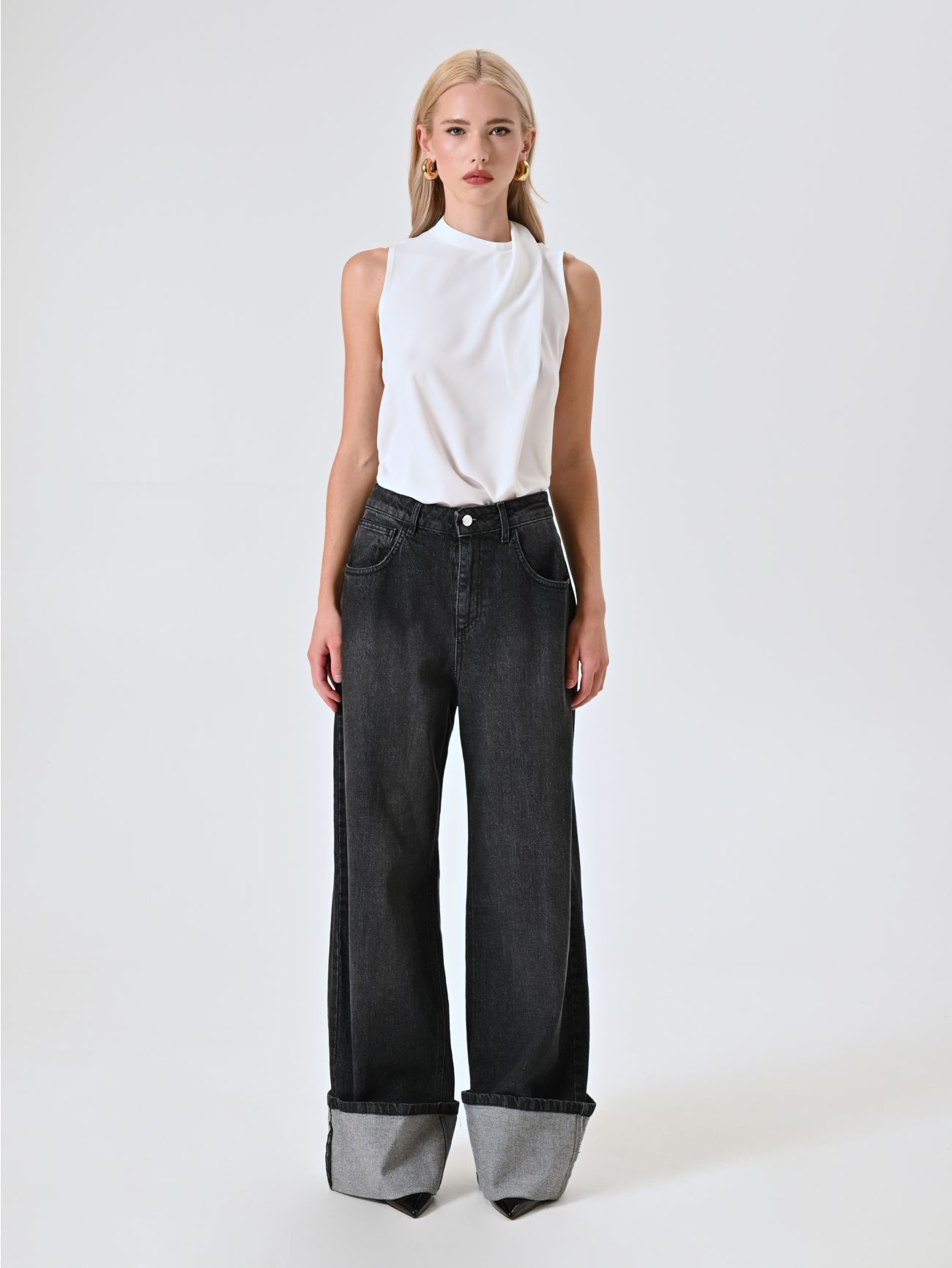Jeans negros de corte fluido det_1