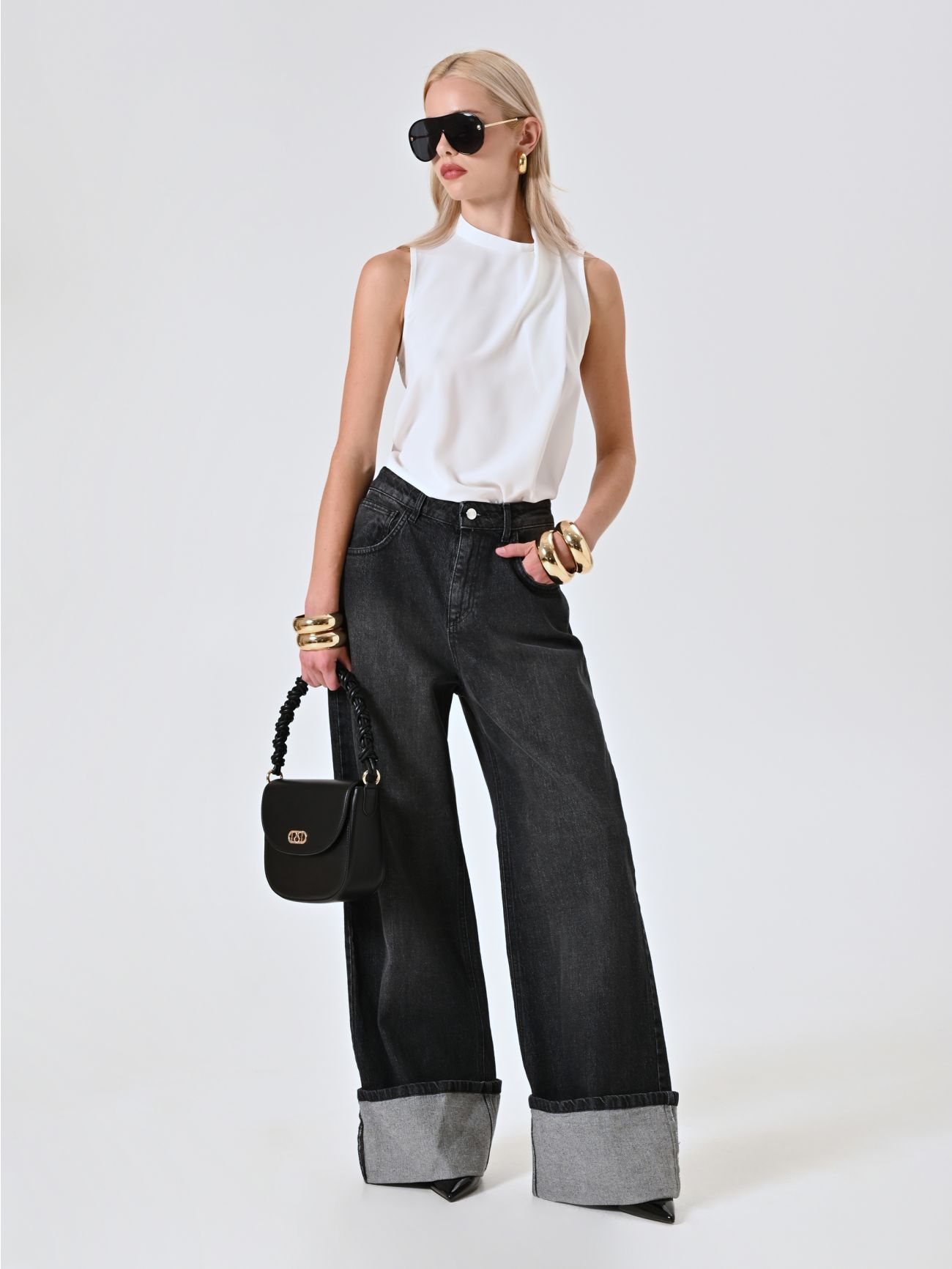 Black Relaxed-fit Jeans in_i7