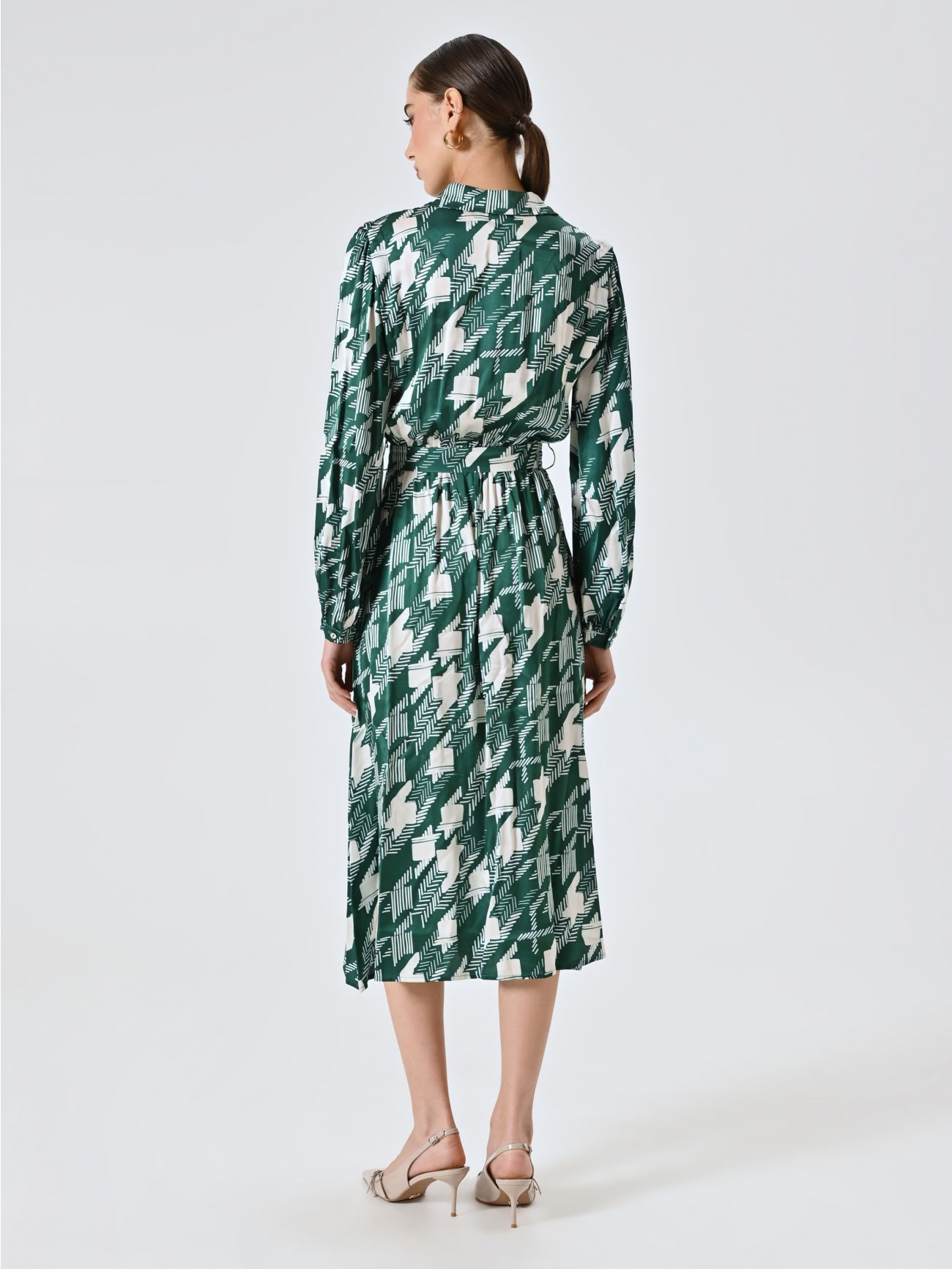 Hemdblusenkleid mit abstraktem Muster det_3