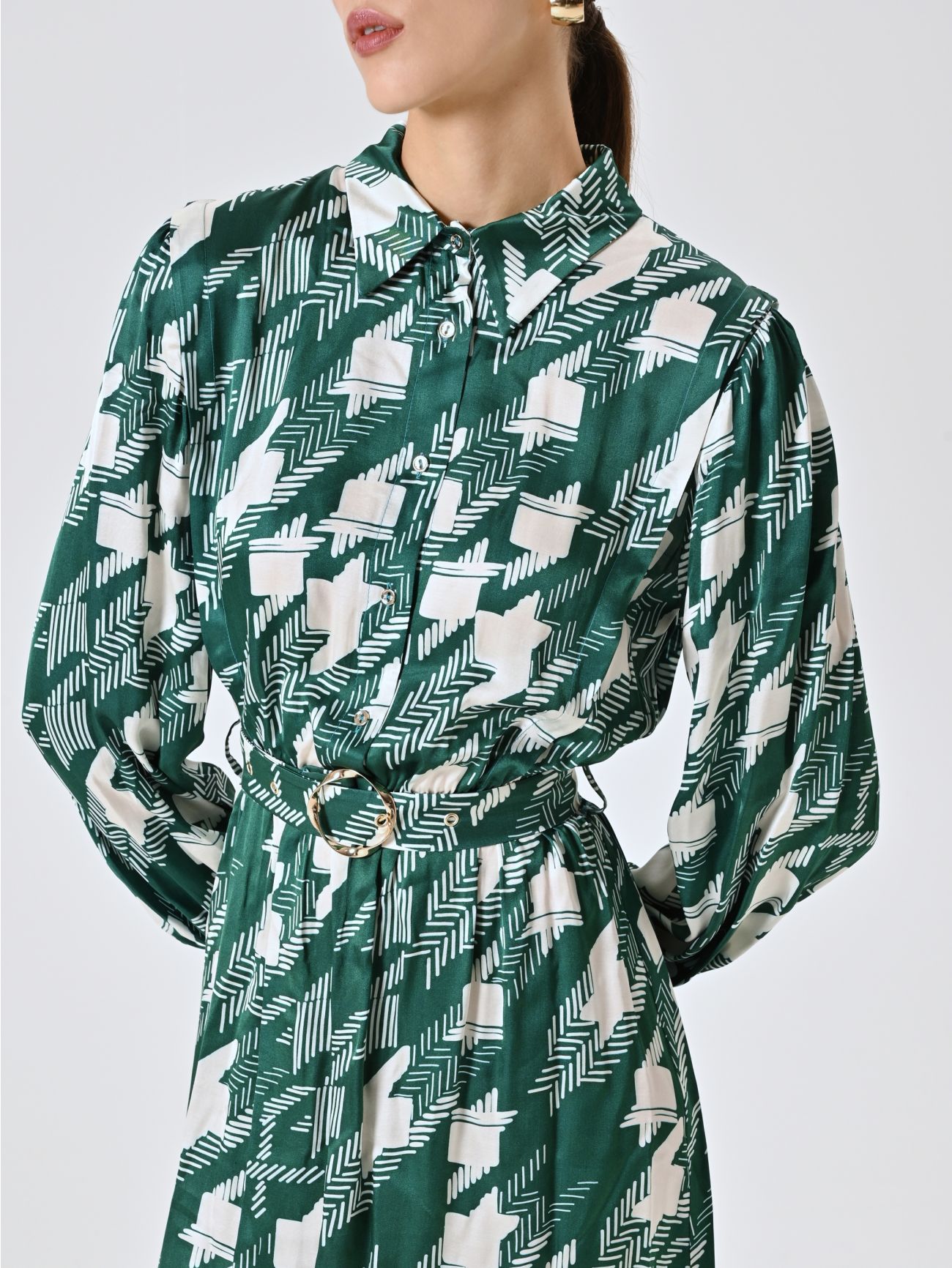Hemdblusenkleid mit abstraktem Muster in_i5