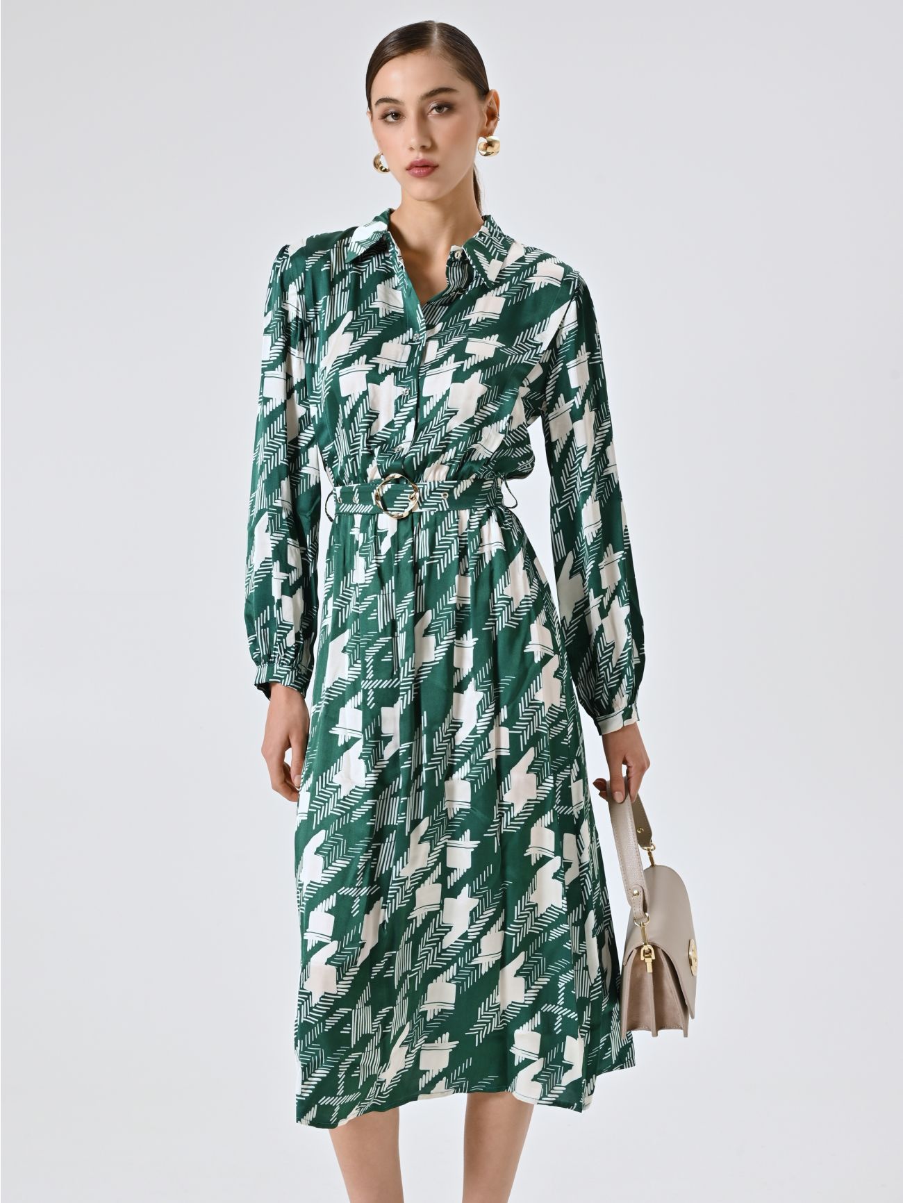 Hemdblusenkleid mit abstraktem Muster sp_e1