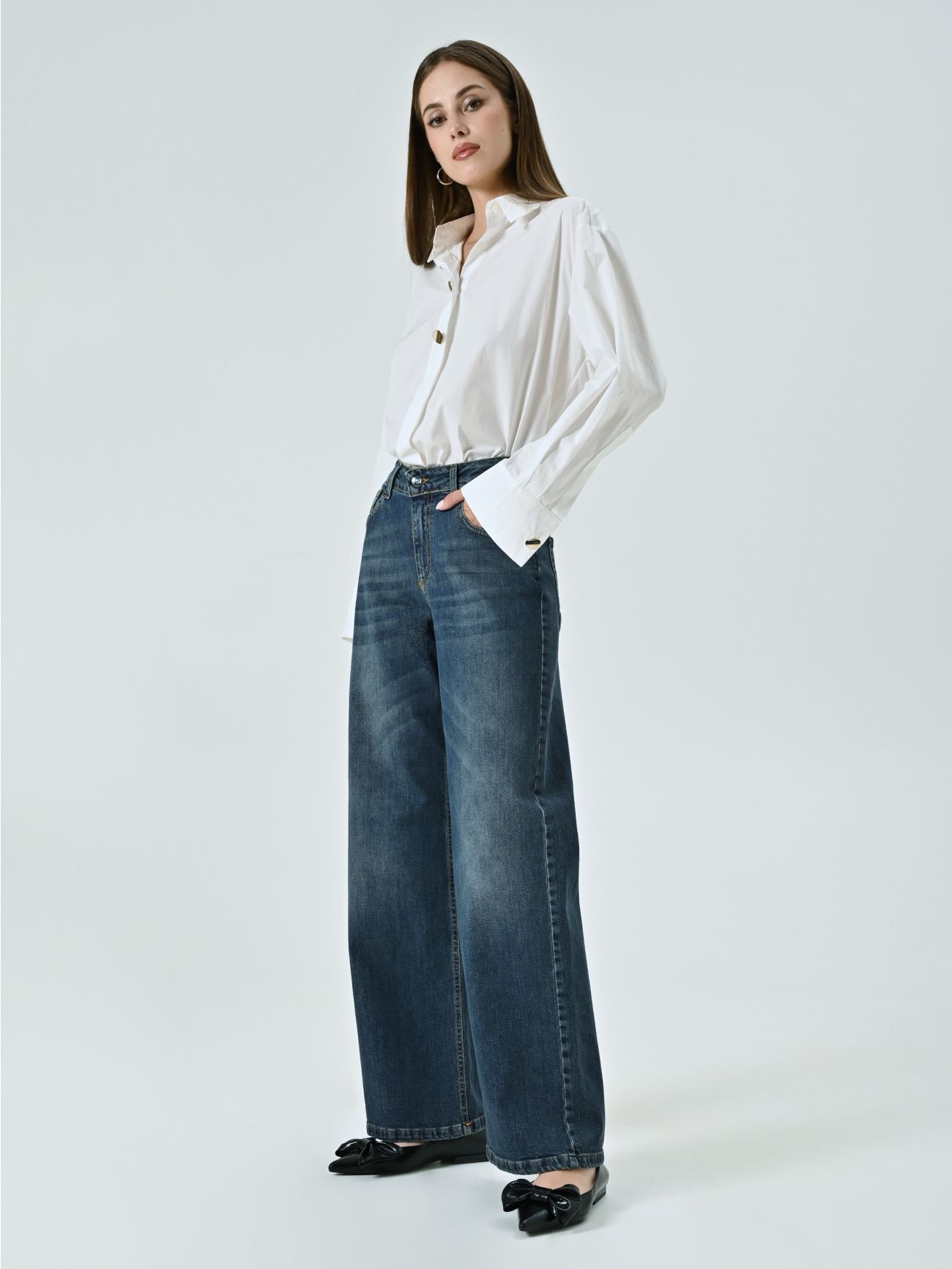 Jeans mit weitem Bein in_i7