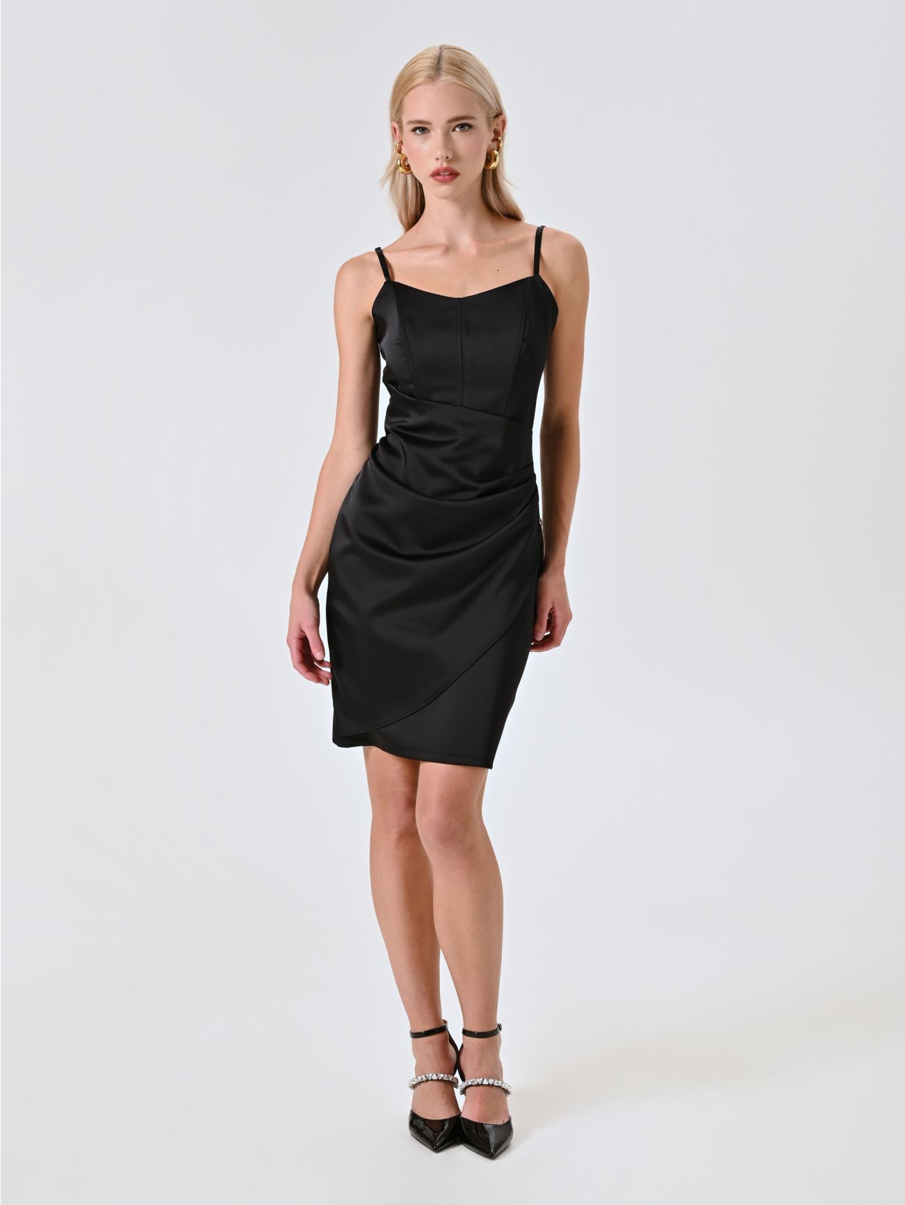 Etuikleid in Schwarz aus Satin in_i7