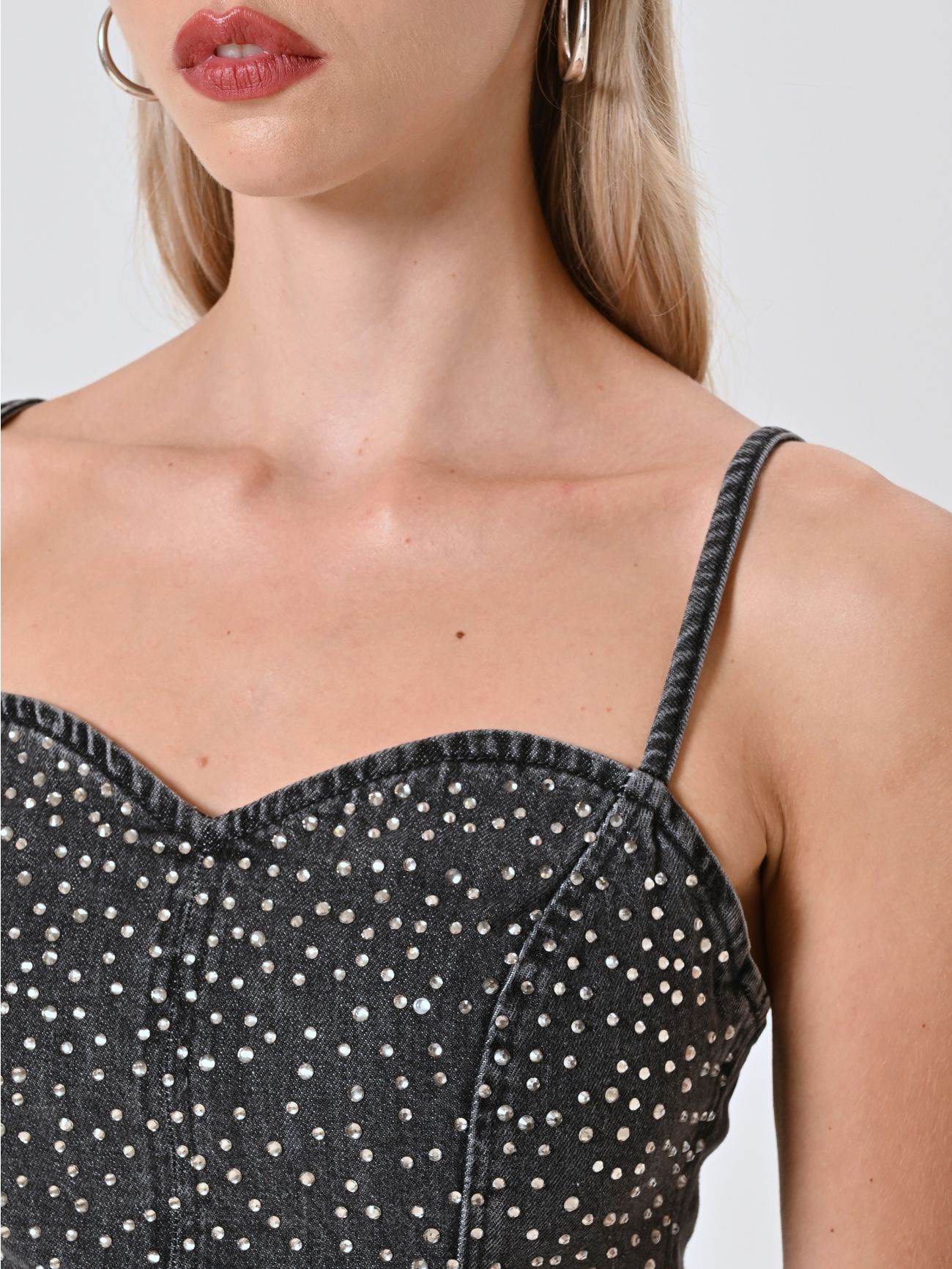 Top Grigio con Strass in_i5