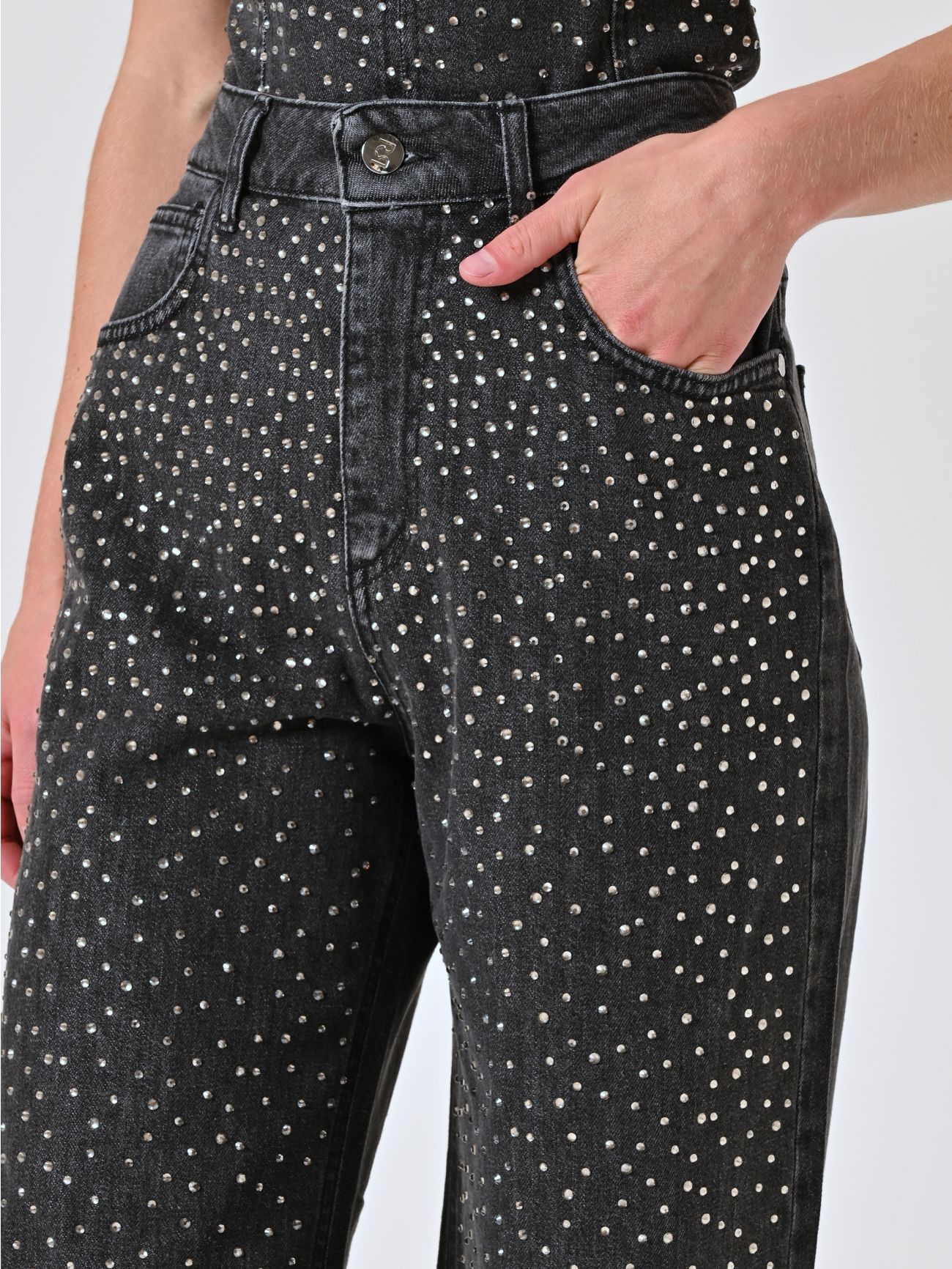 Jeans grises con pedrería in_i5