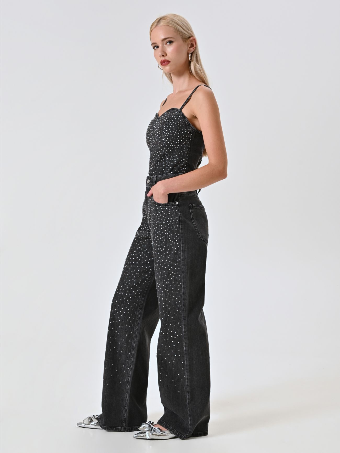 Grey Rhinestone Jeans in_i7