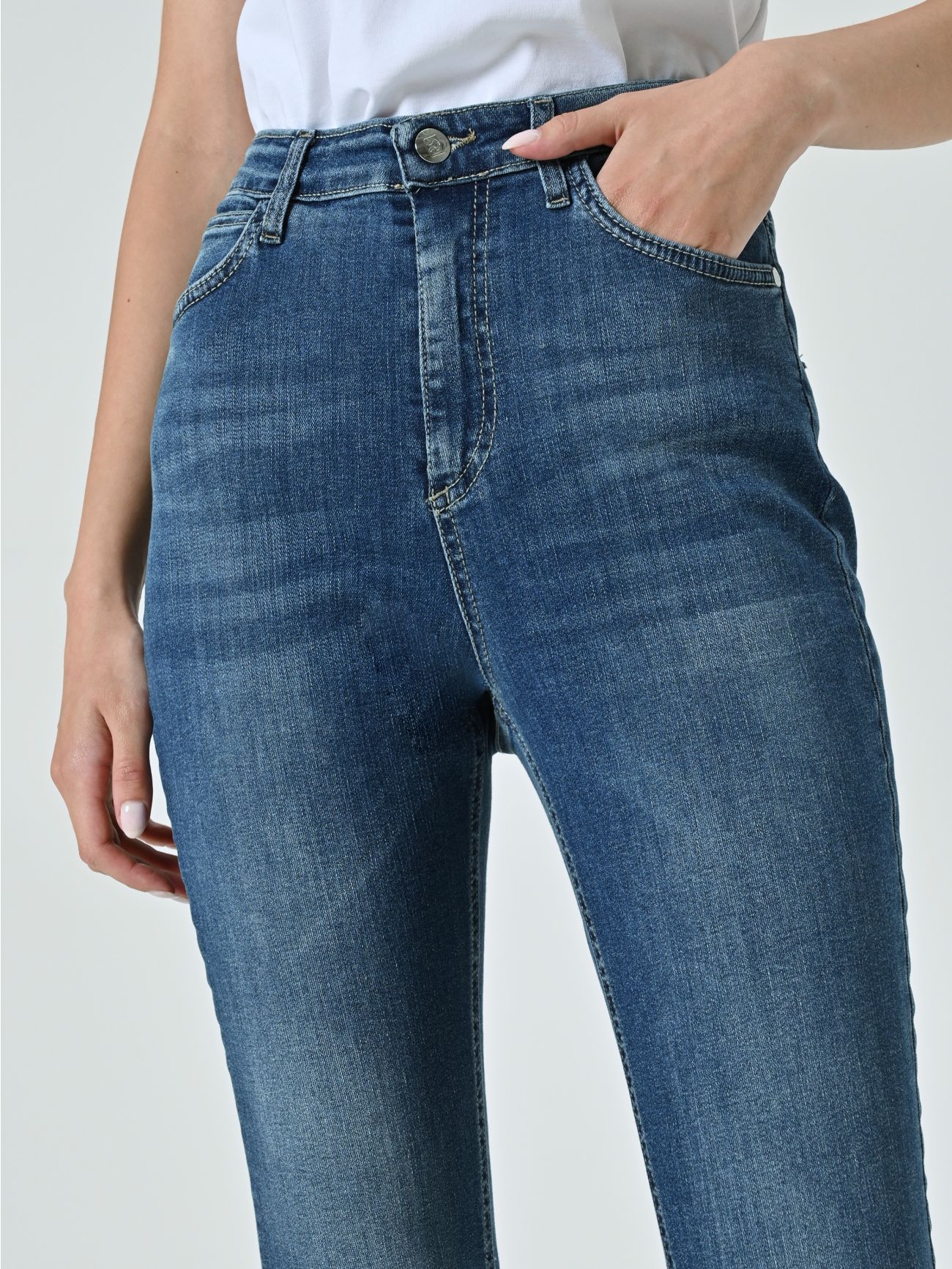 Skinny-Jeans mit hoher Taille in_i5