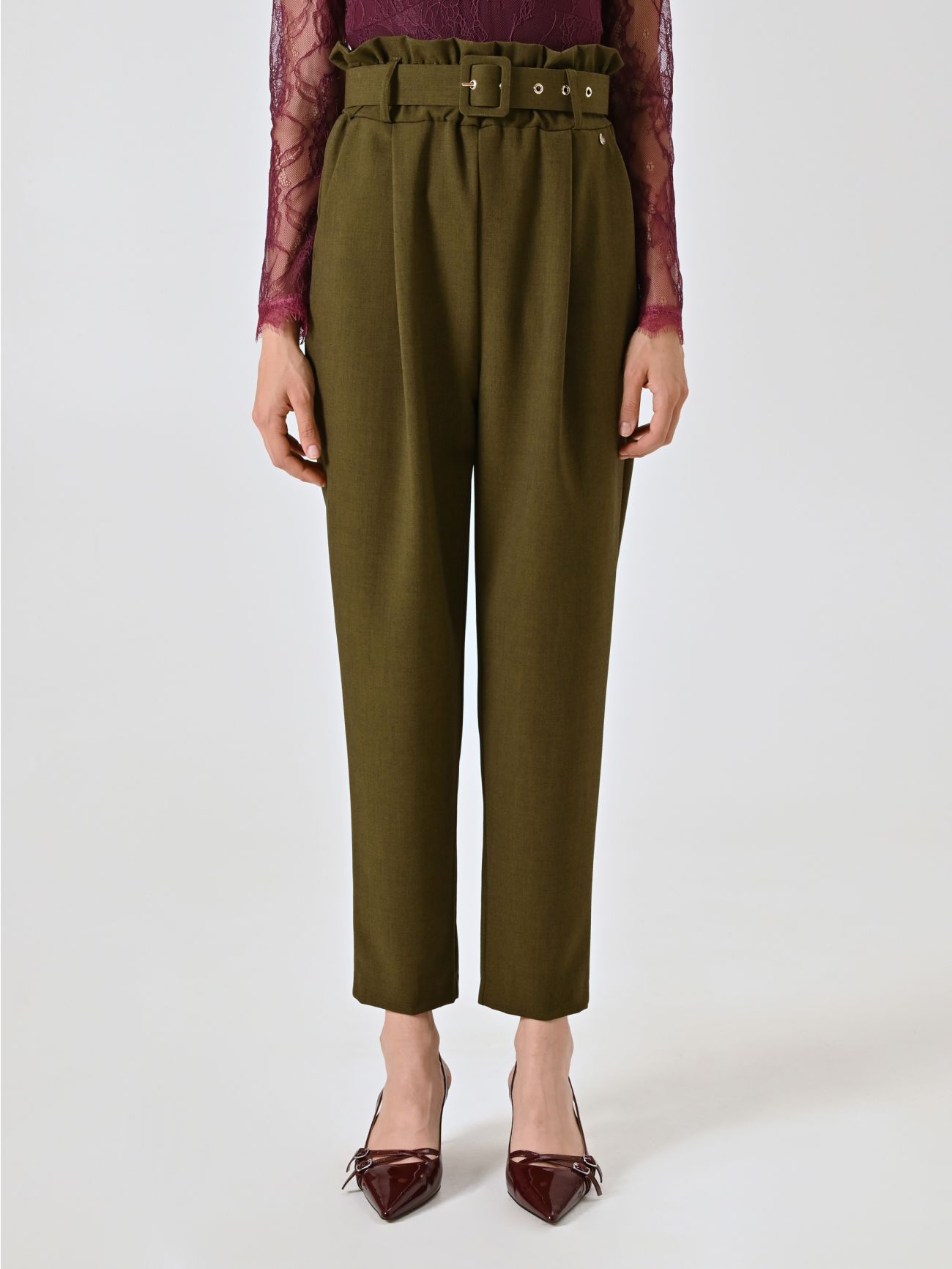 Karottenhose in Militärgrün det_2