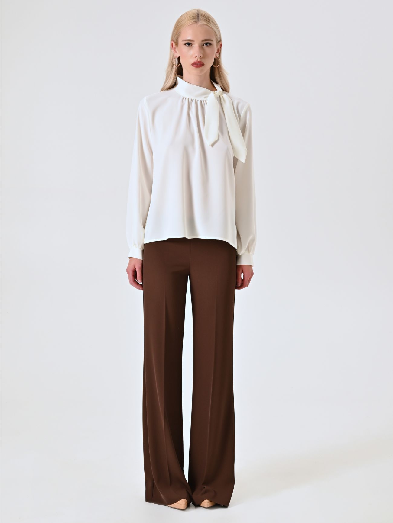 Blusa Bianca con Fiocco det_1
