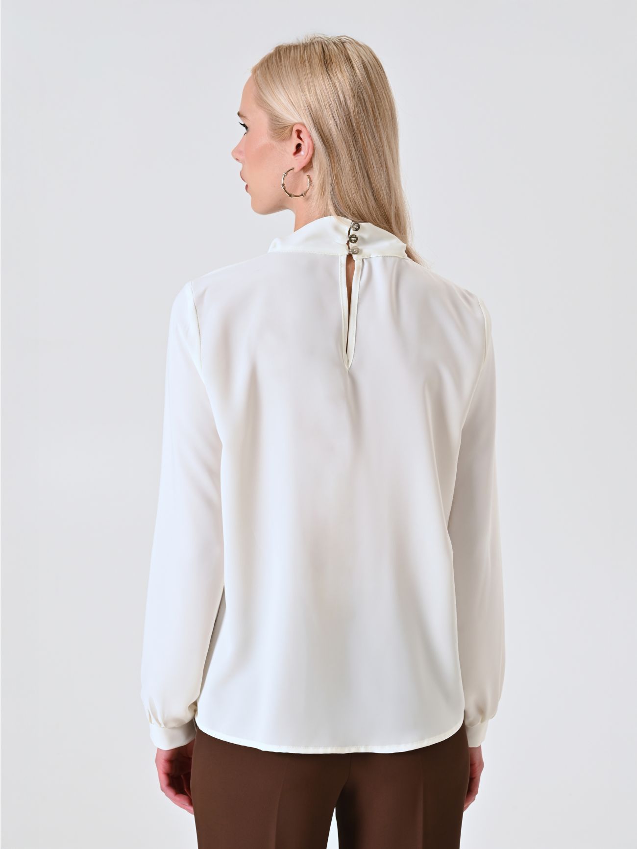 Blusa Bianca con Fiocco det_3