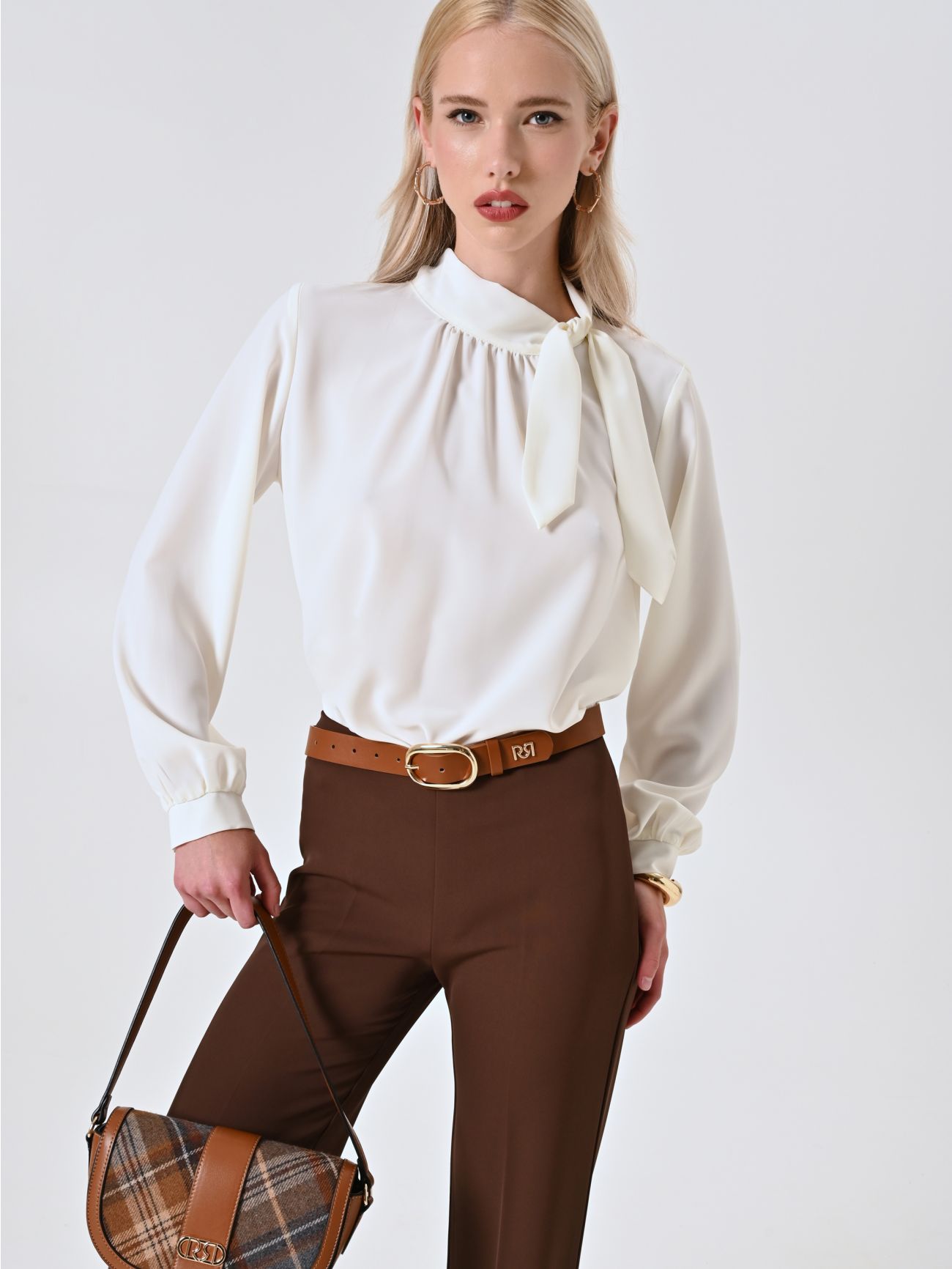 Blusa Bianca con Fiocco sp_e1