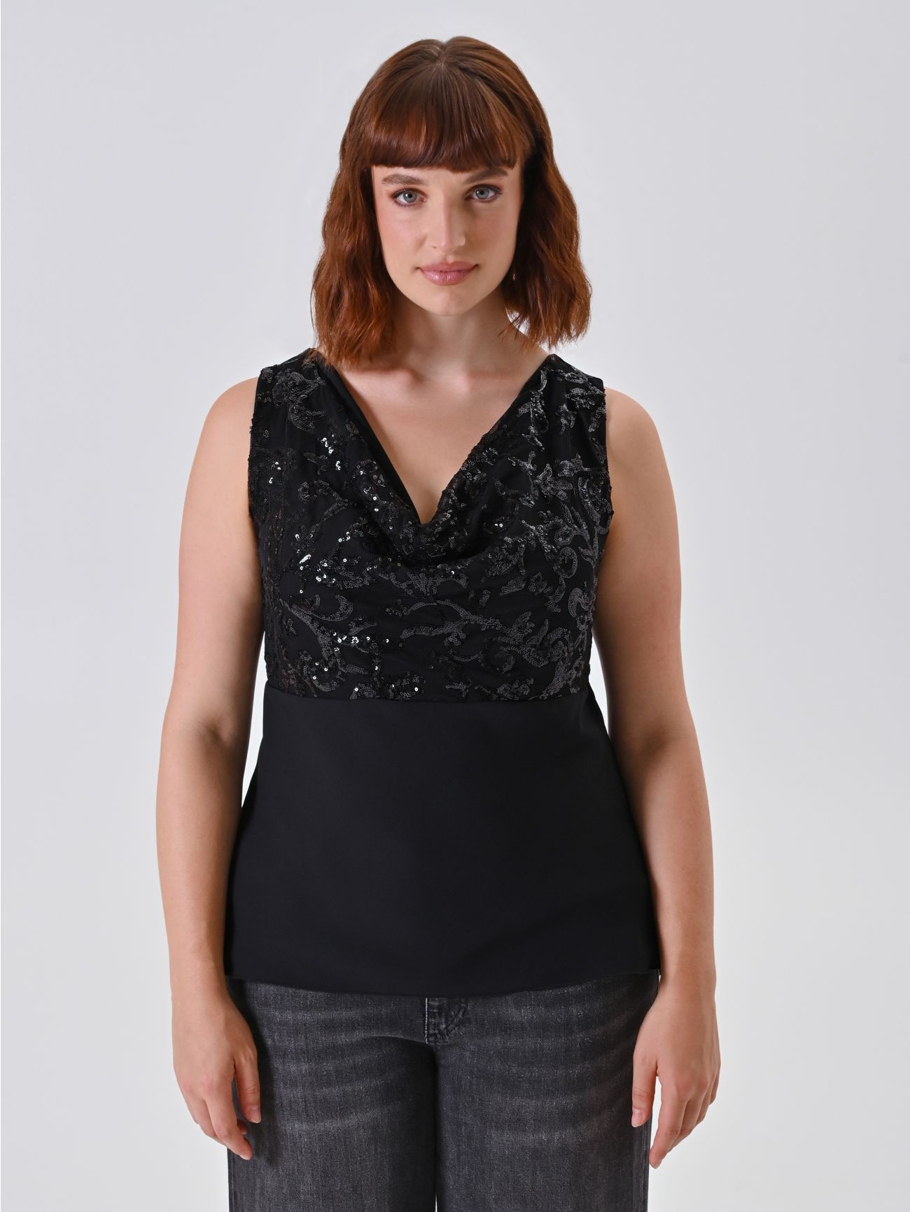 Curvy-Top mit Pailletten in Schwarz det_2