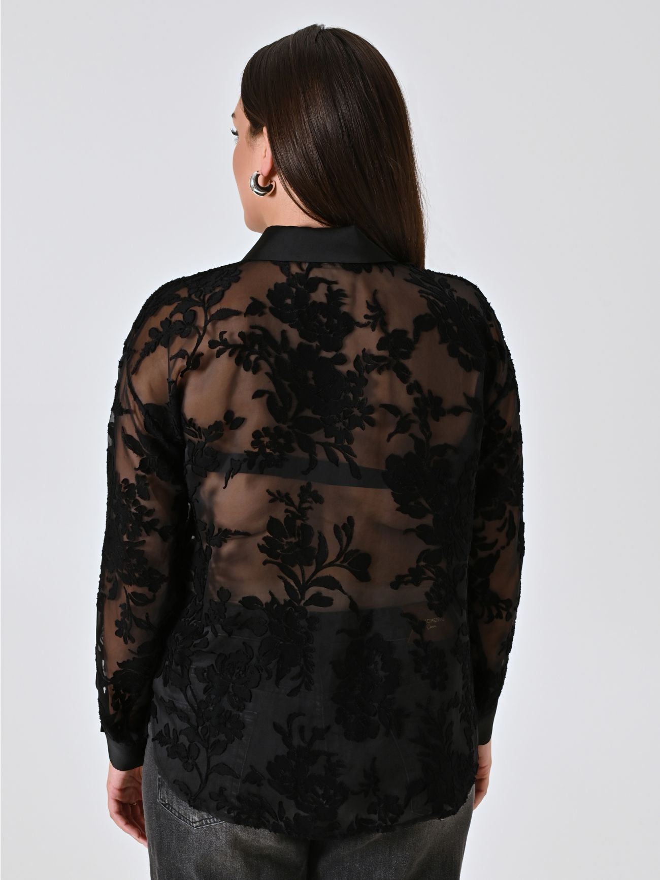 Black Curvy Shirt in Georgette Flower Embroidery det_3