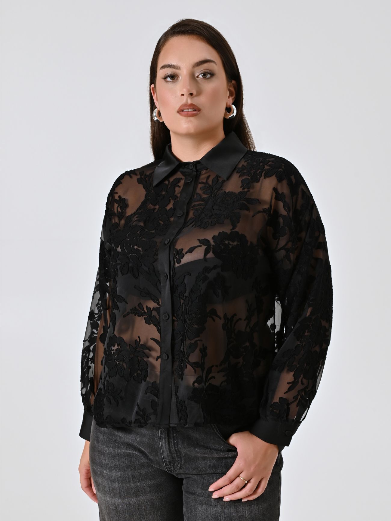 Black Curvy Shirt in Georgette Flower Embroidery in_i7