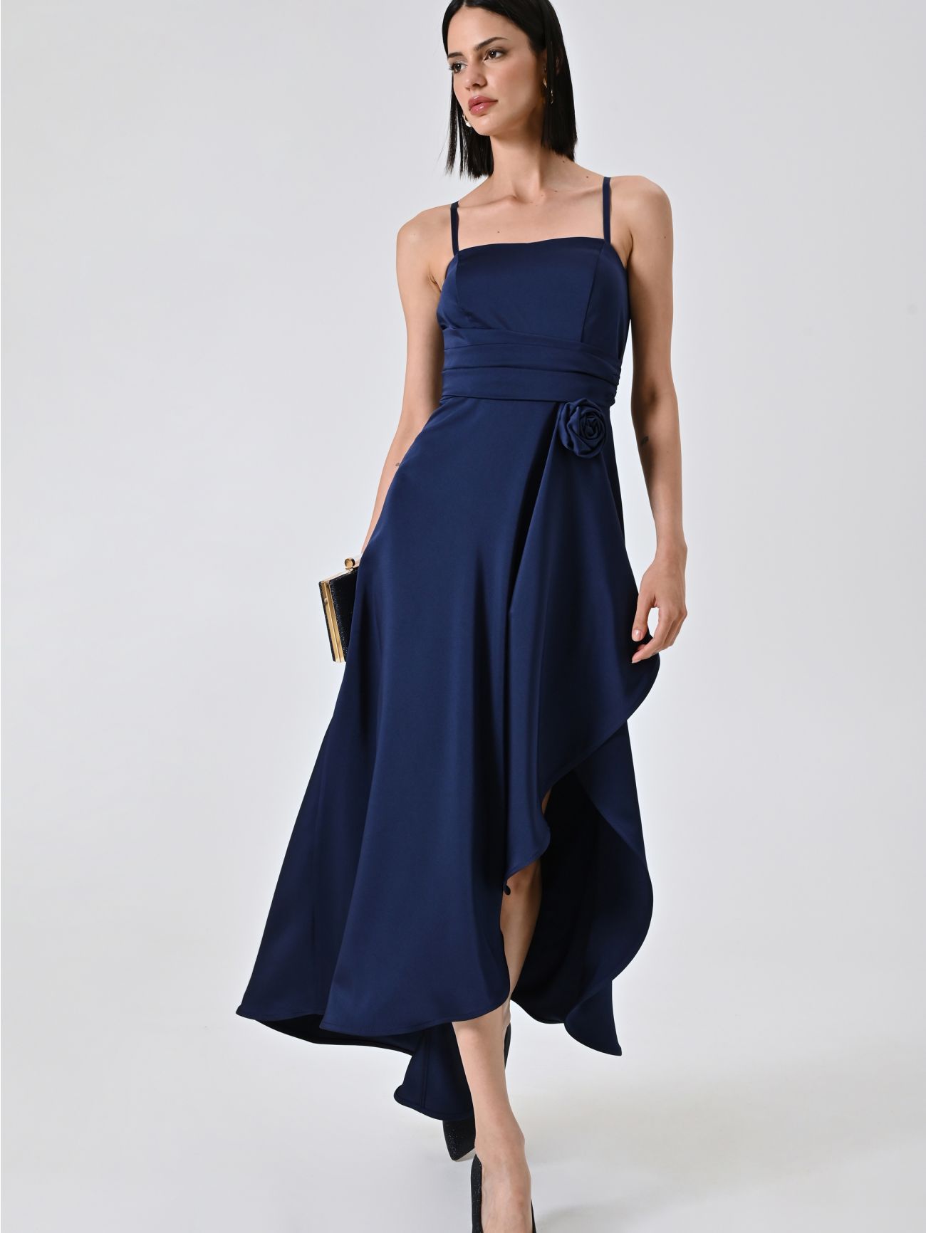 High-Low-Kleid in Marineblau aus Satin sp_e1