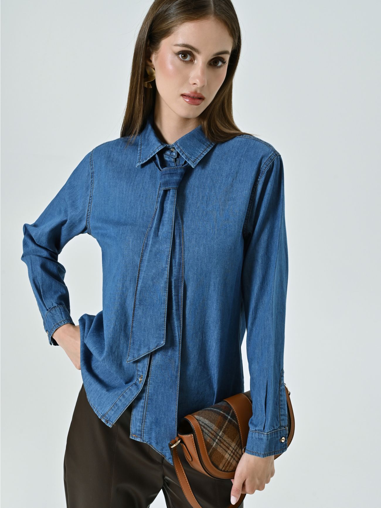 Hemd aus Denim mit abnehmbarer Schleife sp_e1