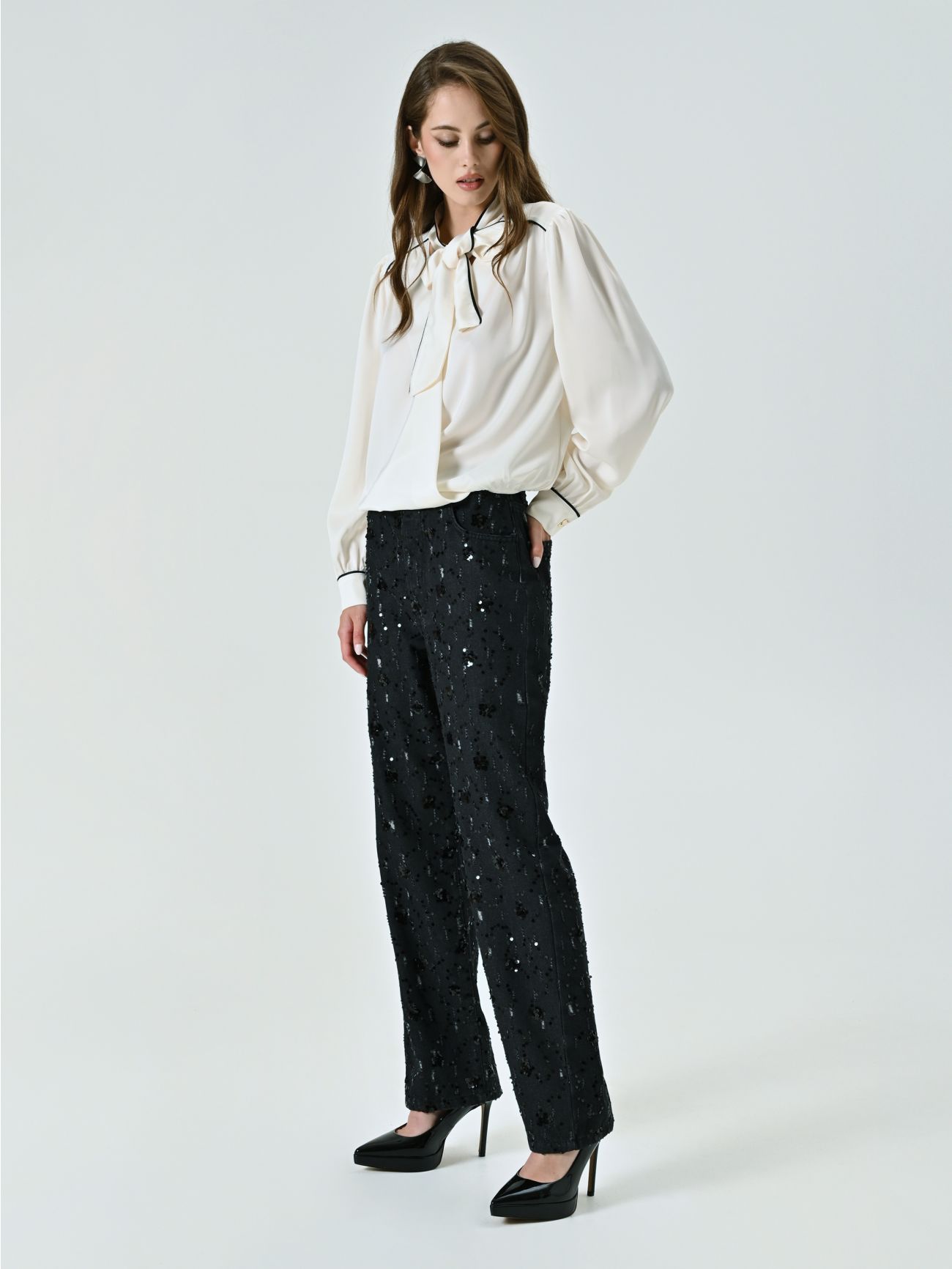 Denim Trousers Embellished with Sequins in_i7