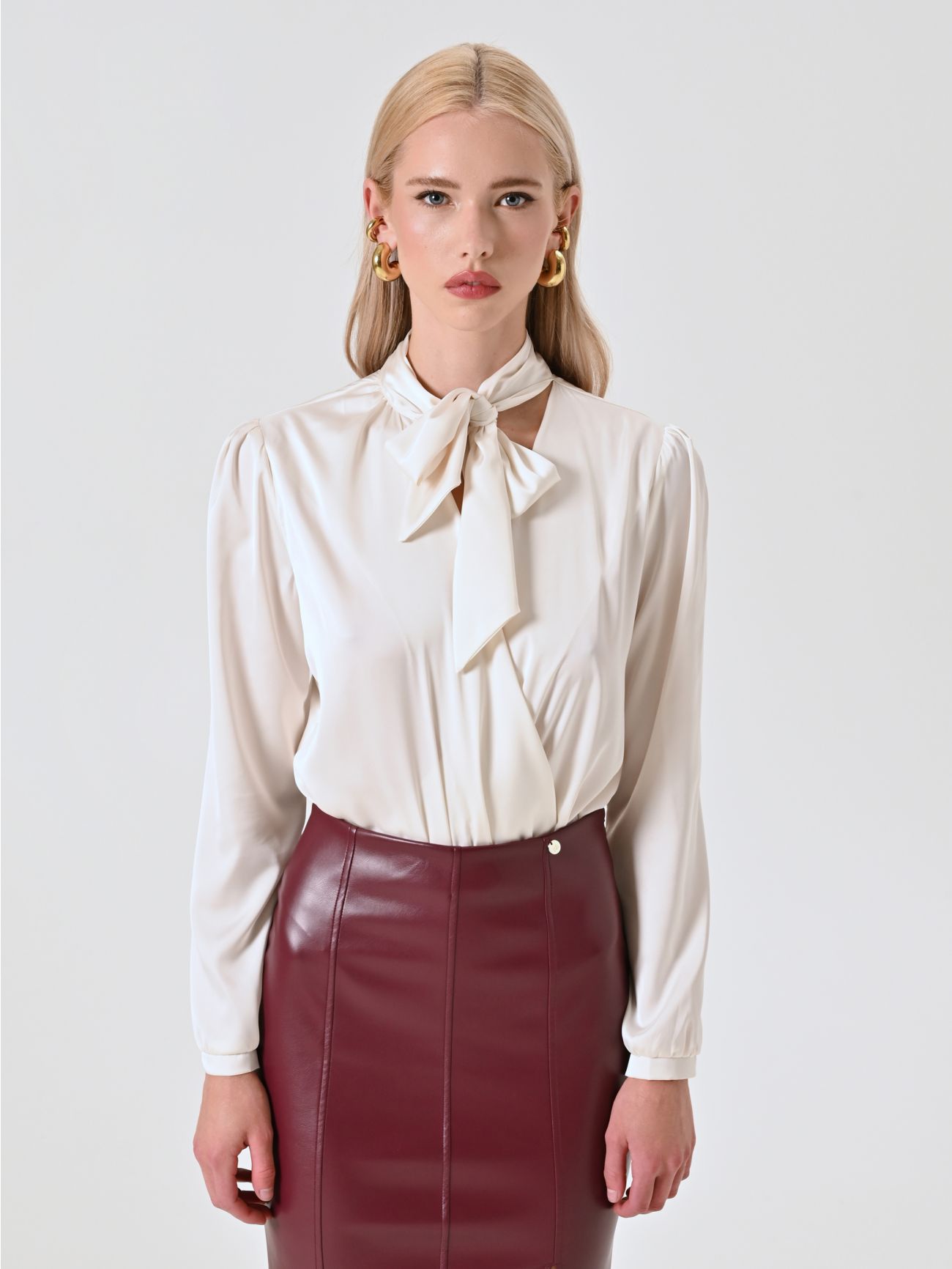 Body-Bluse mit Schleife in Weiß det_2