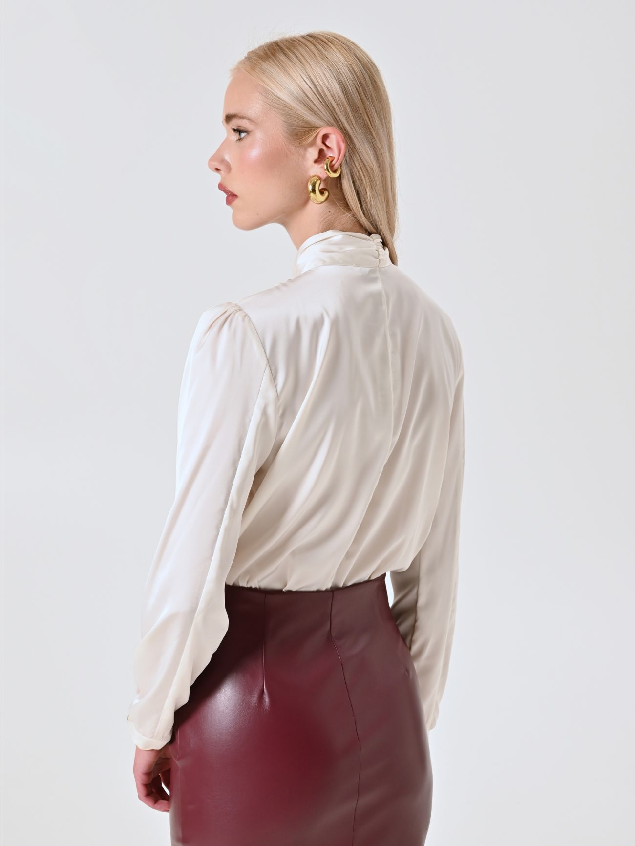 Body-Bluse mit Schleife in Weiß det_3