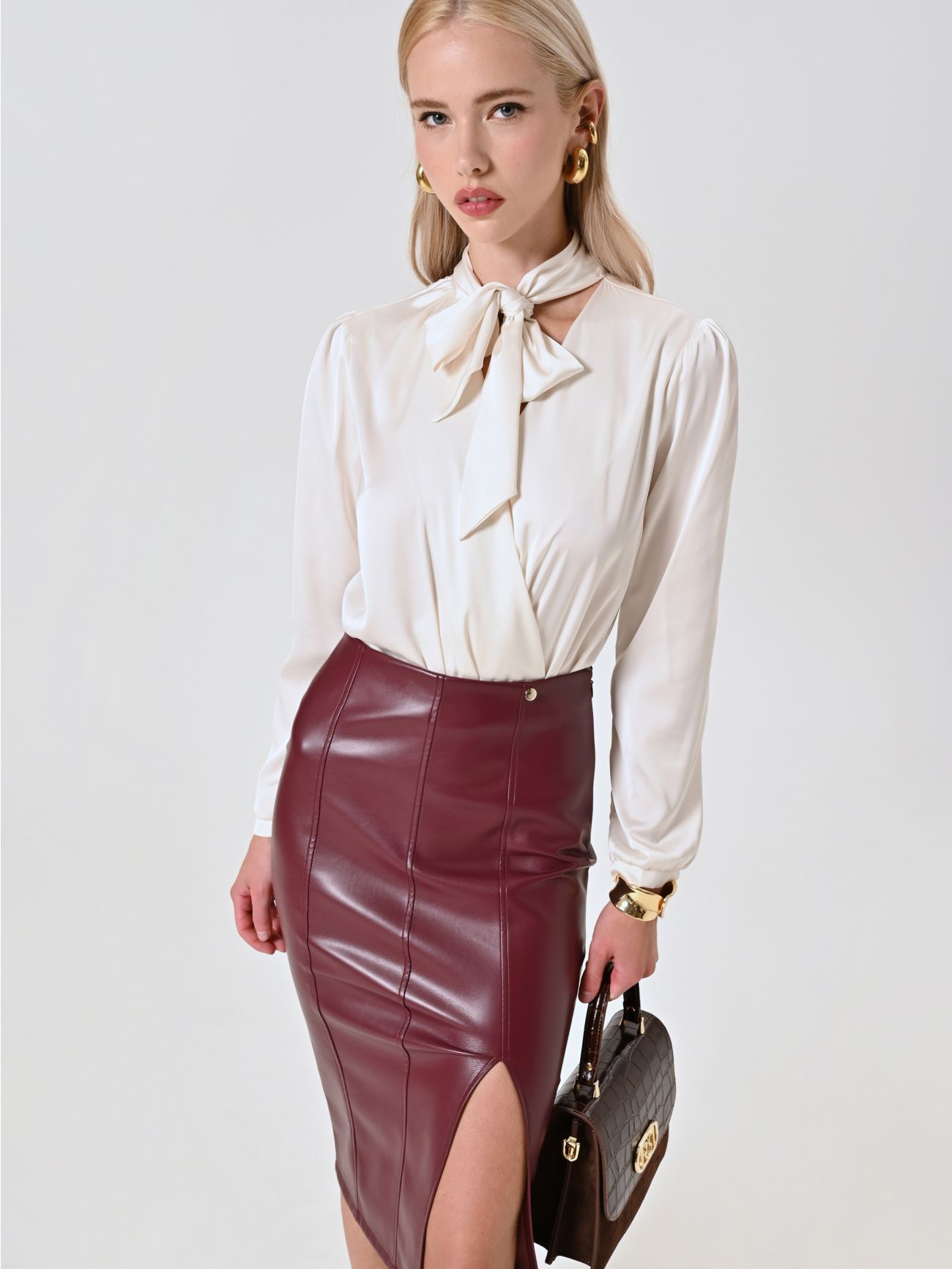 Body-Bluse mit Schleife in Weiß sp_e1
