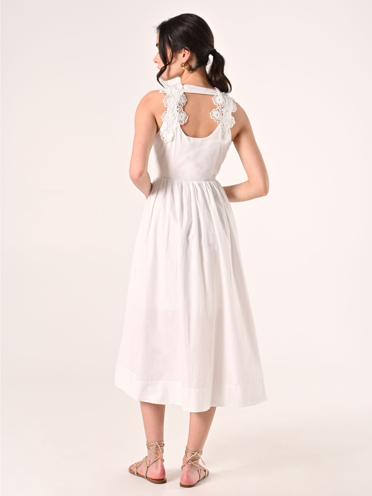 Abito Bianco con Inserti in Pizzo Macramé det_3