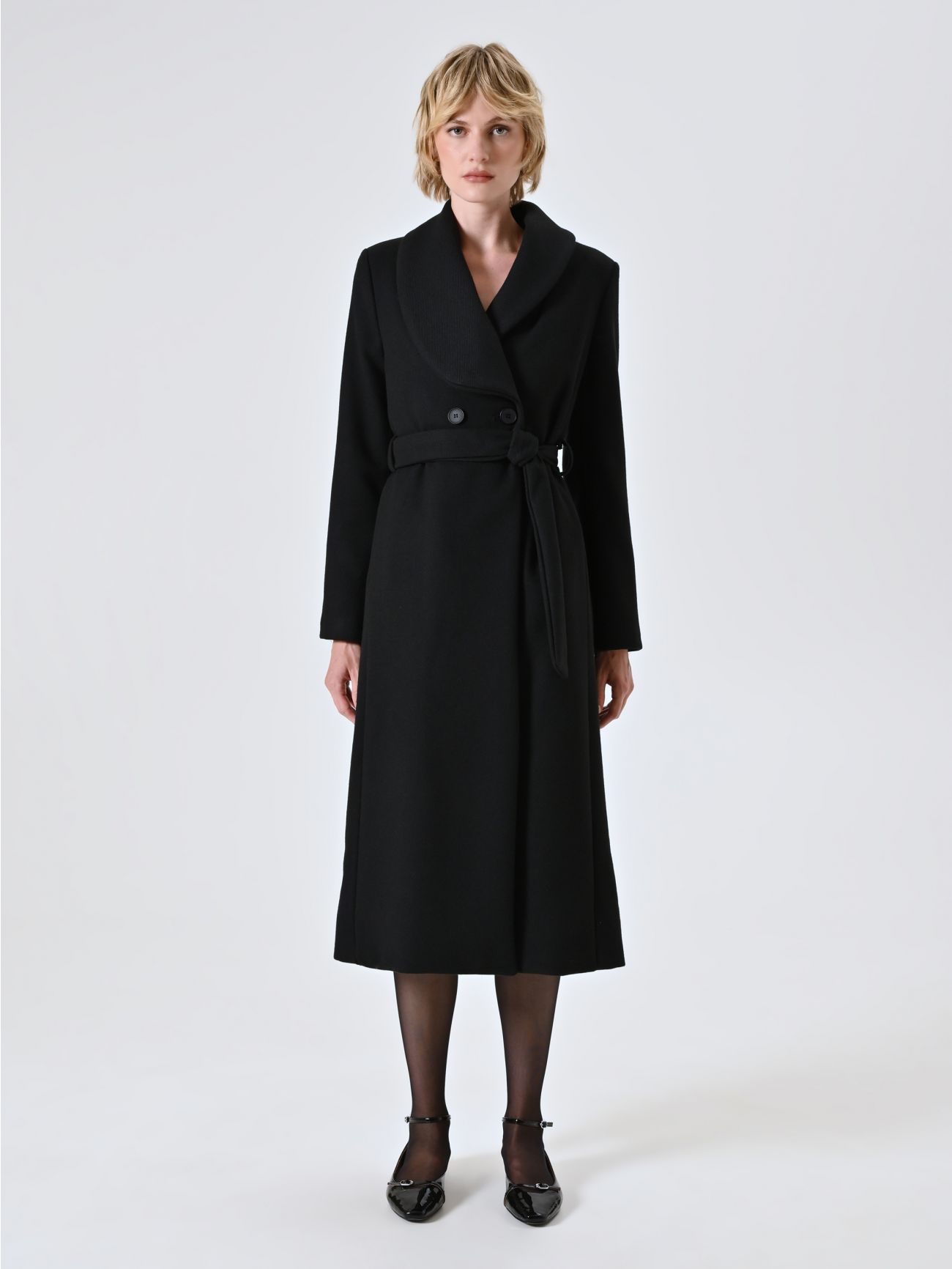 Cappotto Nero Doppiopetto Lungo con Rever Ampio det_1