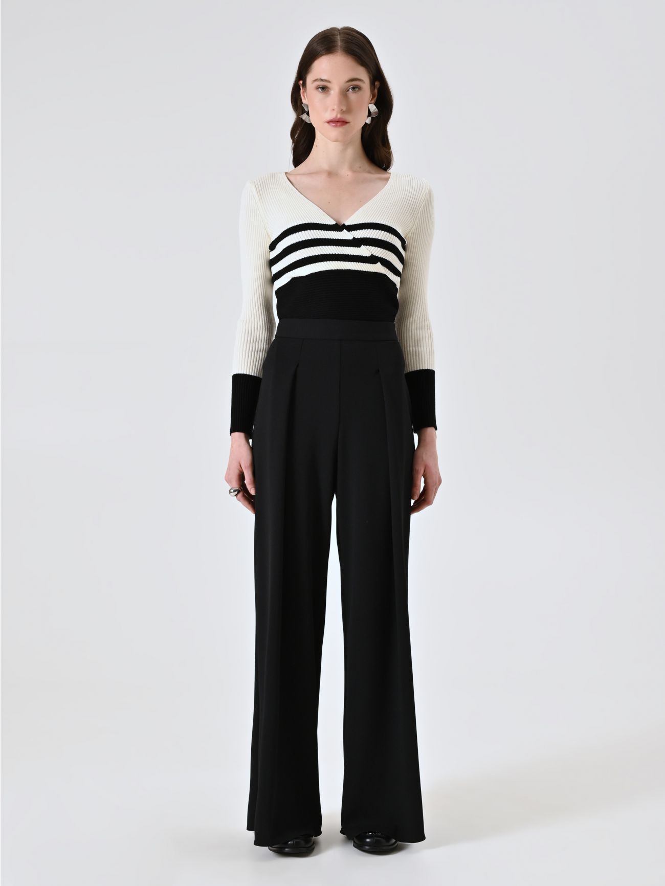 Black Scuba Crepe Trousers with Darts det_1