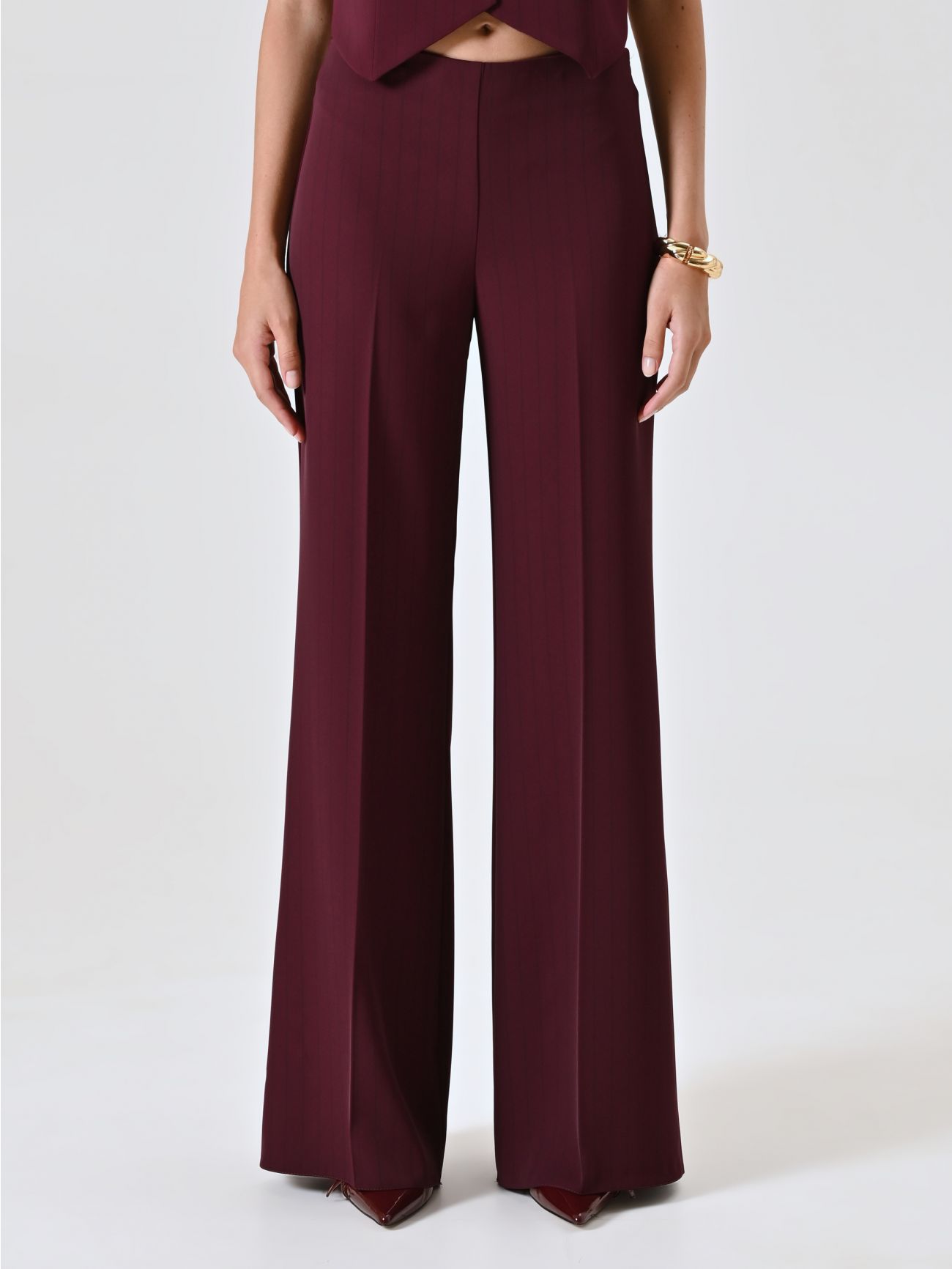 Pantalón burdeos con raya negra det_2