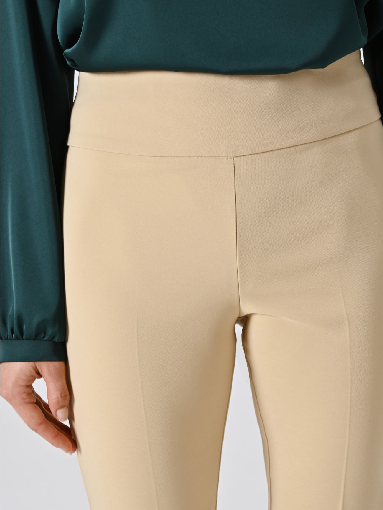 Pantaloni Flared Beige Scuro in Tessuto Tecnico in_i5