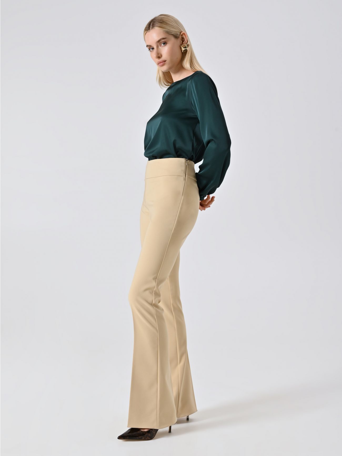 Pantaloni Flared Beige Scuro in Tessuto Tecnico in_i7
