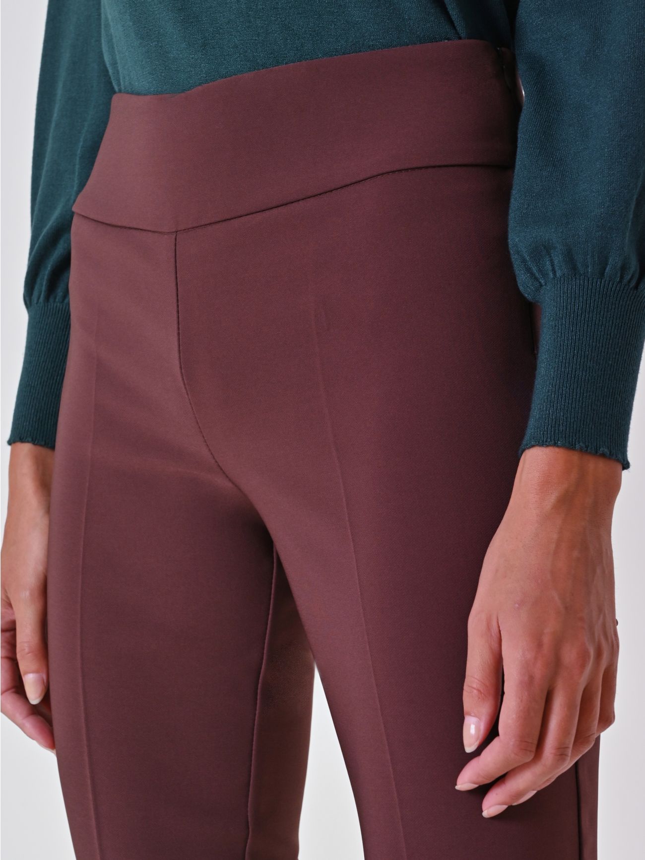 Pantalon évasé marron chocolat en tissu technique in_i5