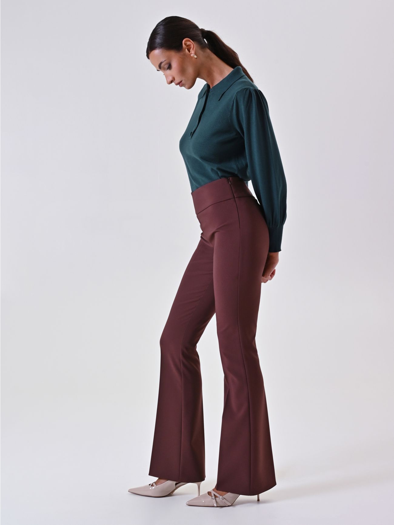 Pantalon évasé marron chocolat en tissu technique in_i7