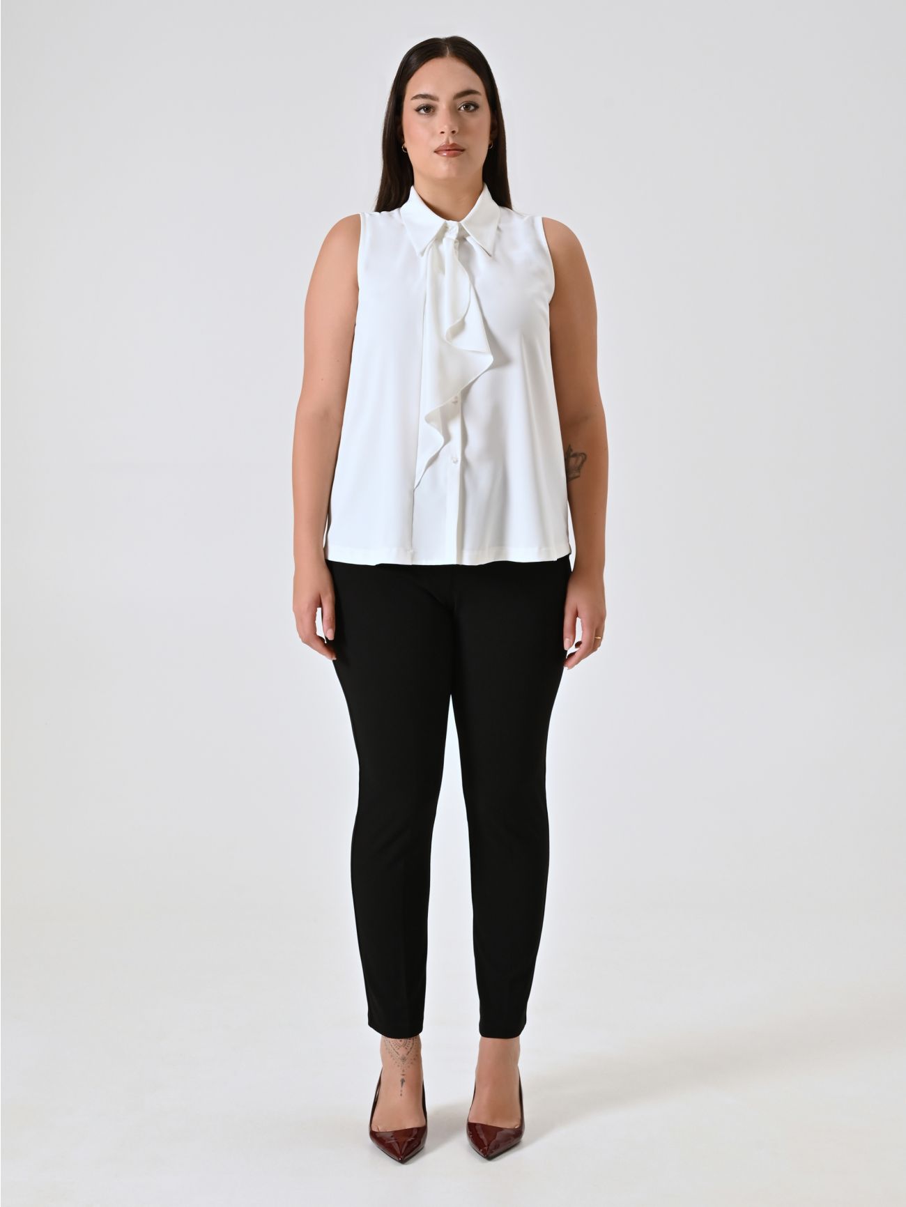 Top curvy blanco con volantes det_1