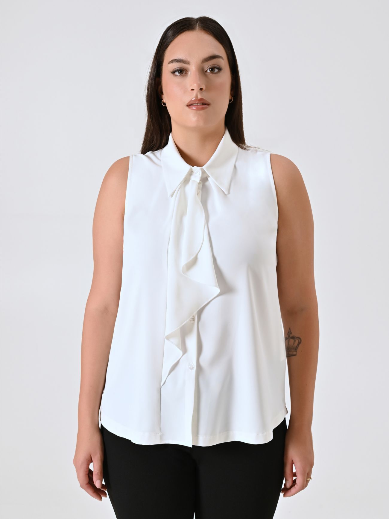 Top curvy blanco con volantes det_2