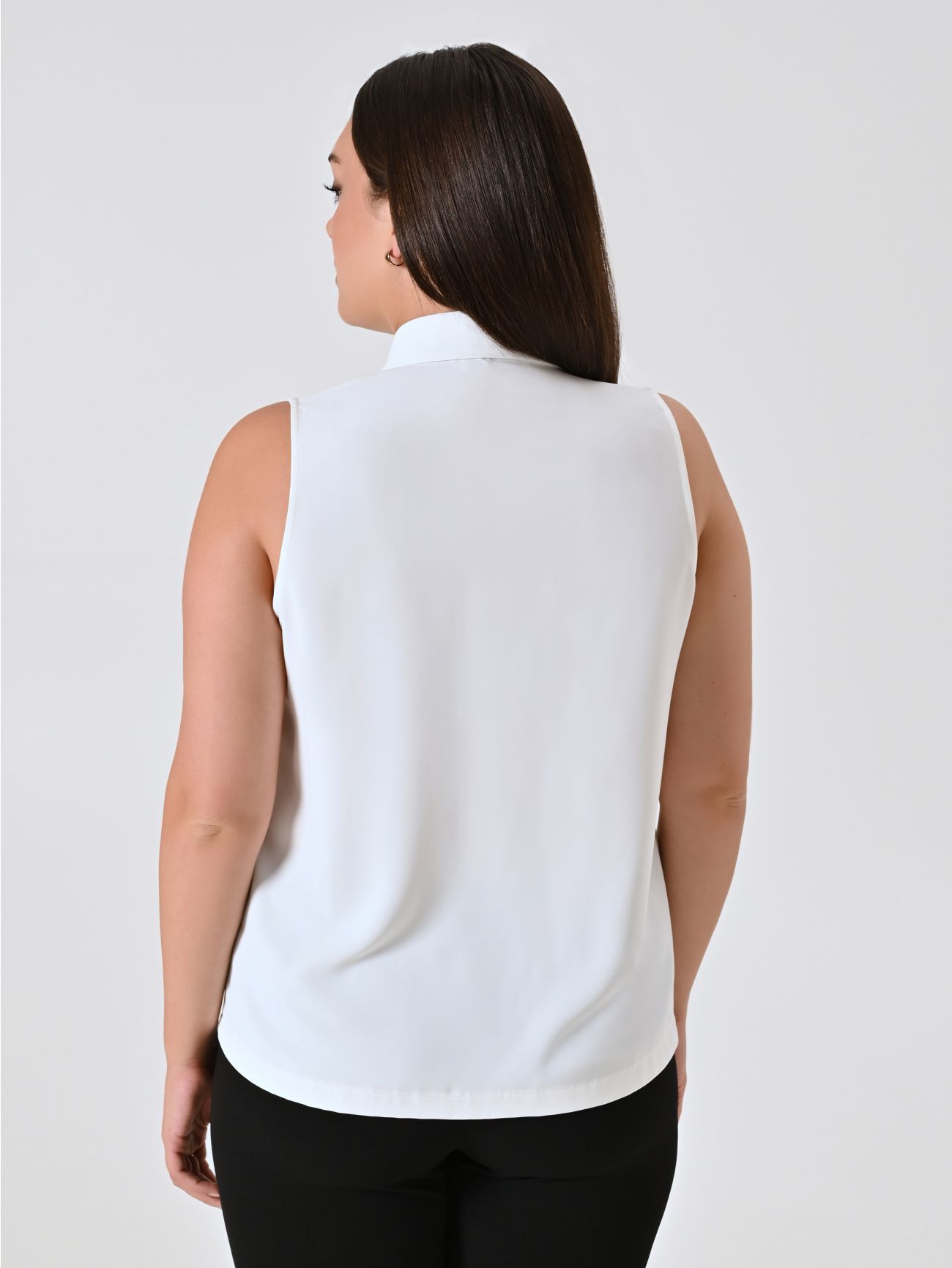 Top curvy blanco con volantes det_3