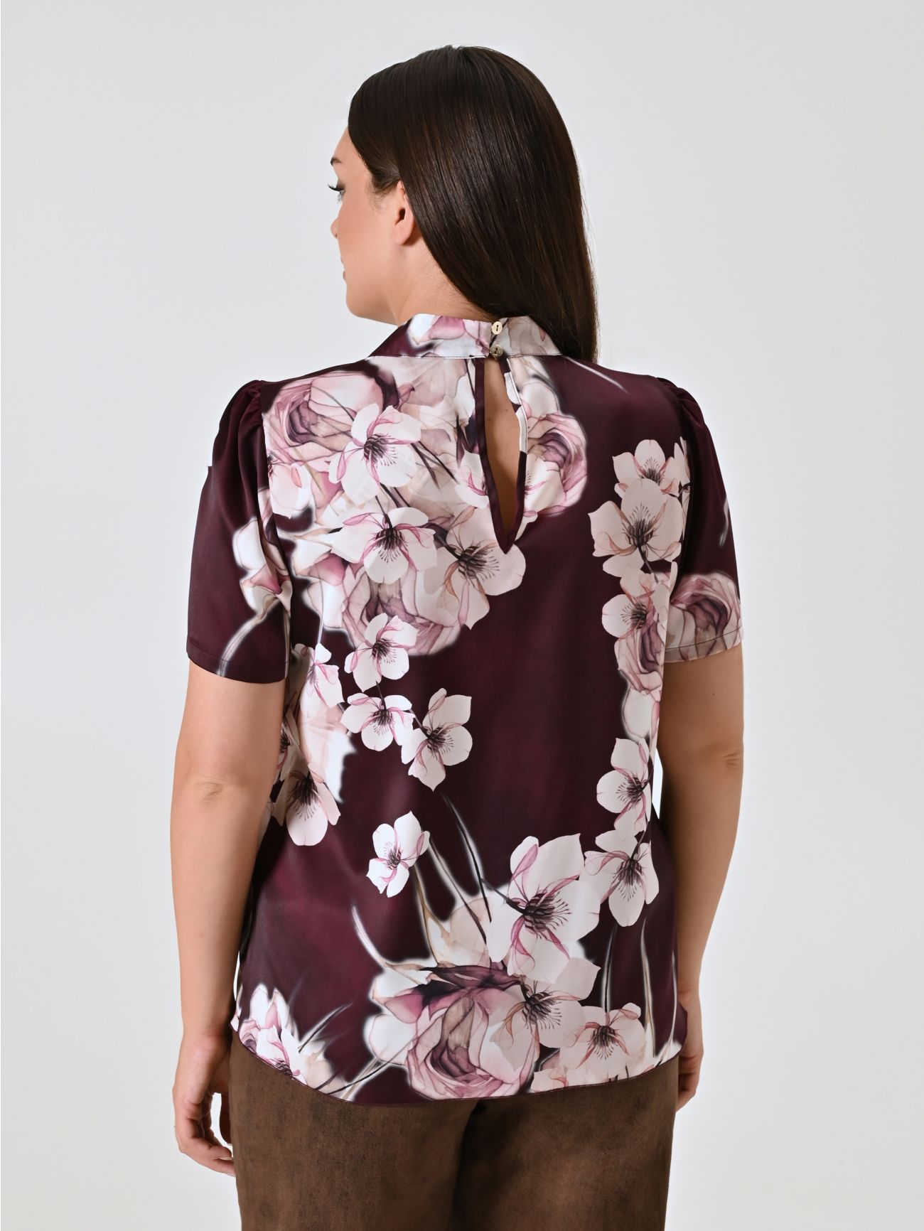 Blusa curvy burdeos con estampado floral det_3