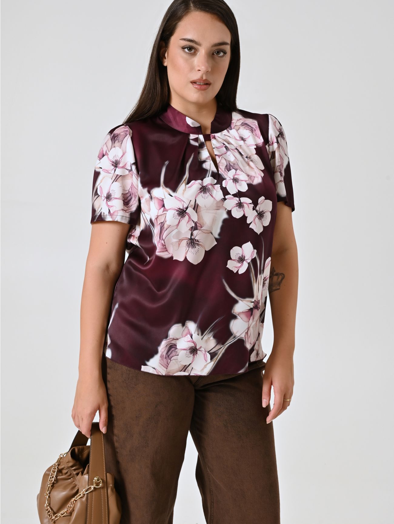 Blusa curvy burdeos con estampado floral sp_e1