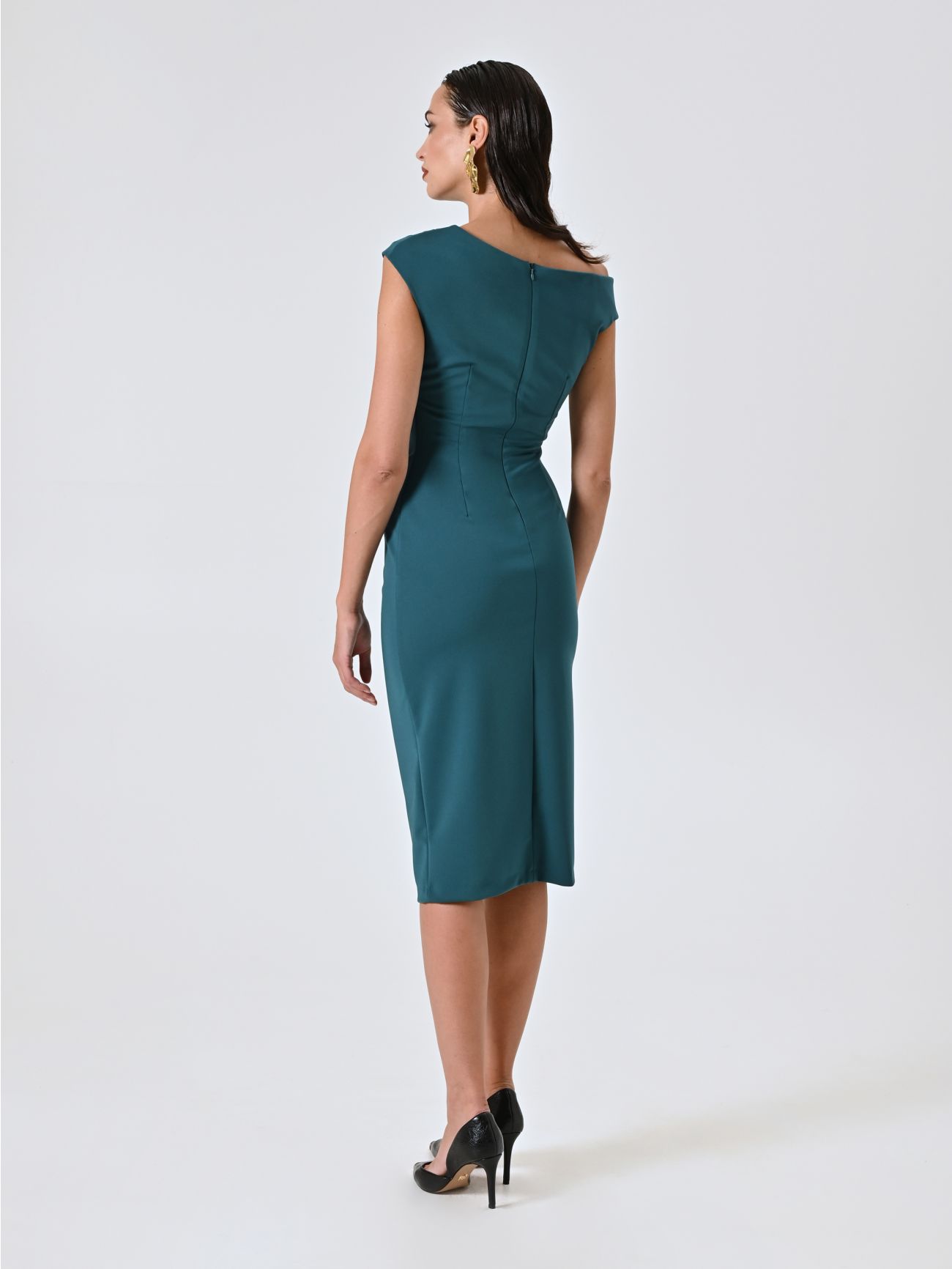 Vestido de tubo verde con tirantes asimétricos det_3