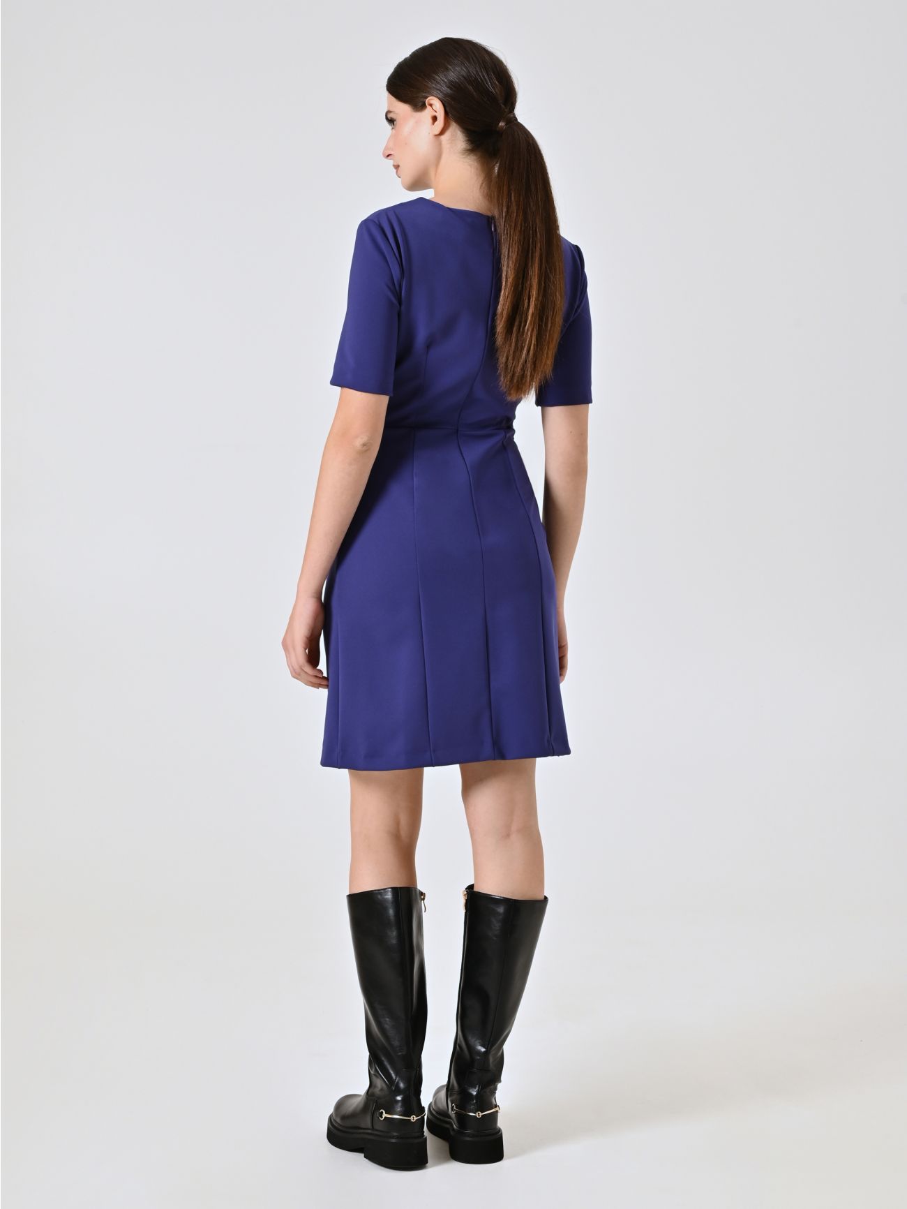 Vestido de tubo morado arándano con solapas det_3