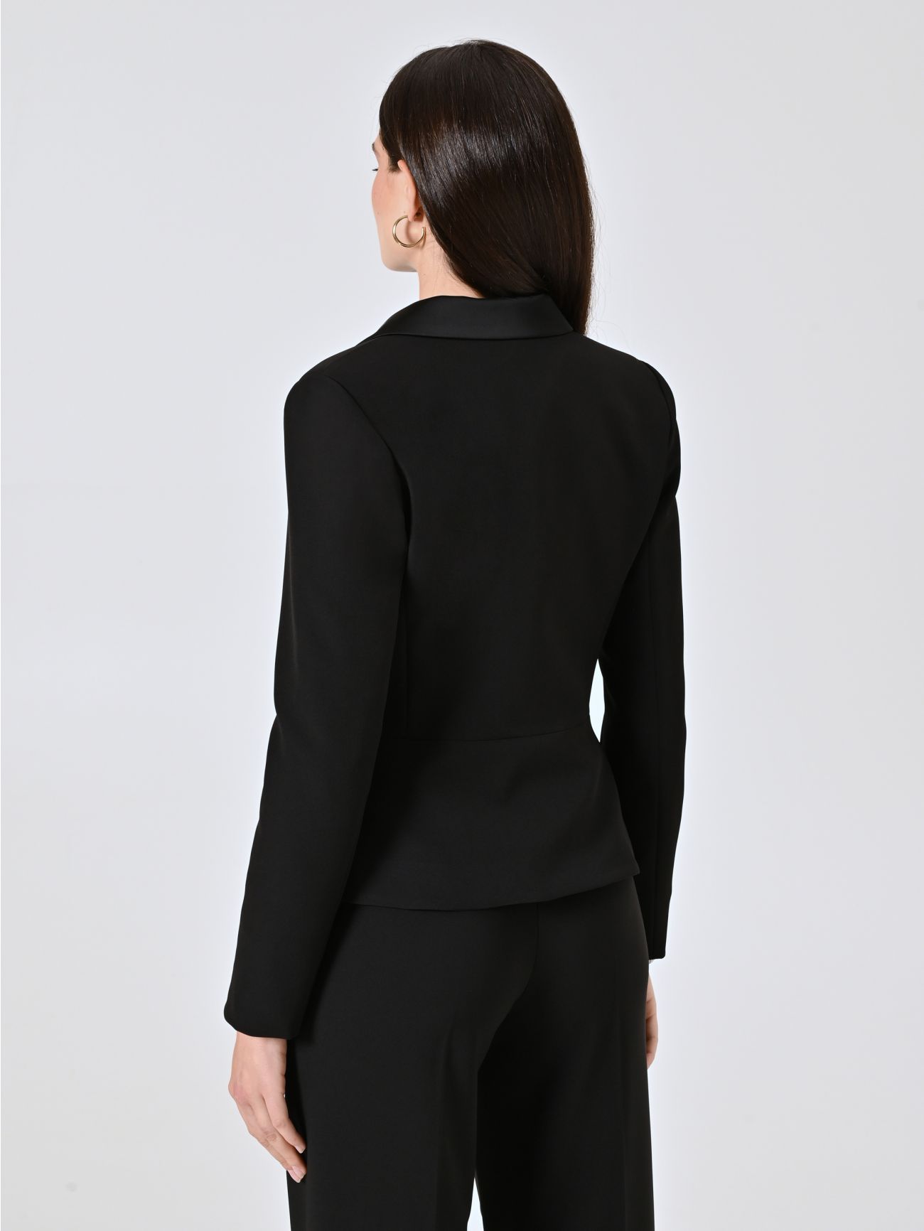 Chaqueta esmoquin en tejido técnico negro det_3