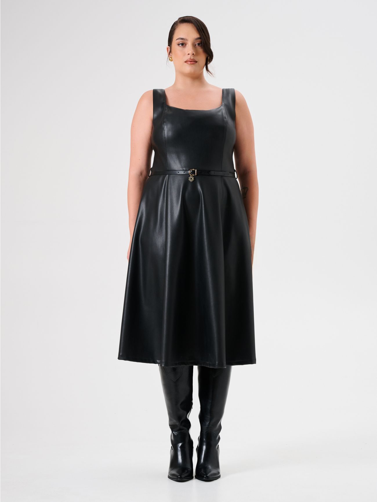 Vestido de vuelo curvy en piel sintética det_1