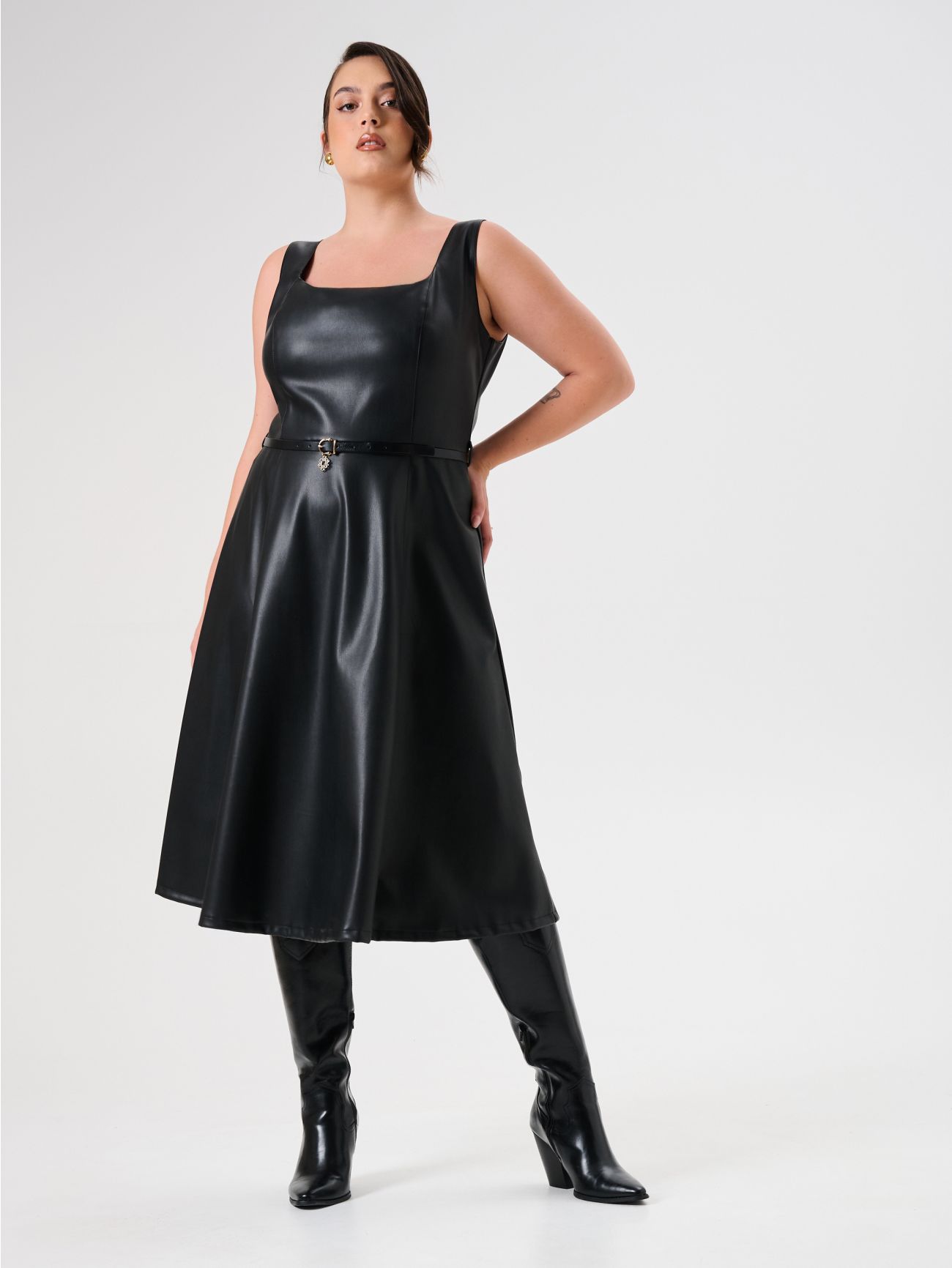 Vestido de vuelo curvy en piel sintética in_i7