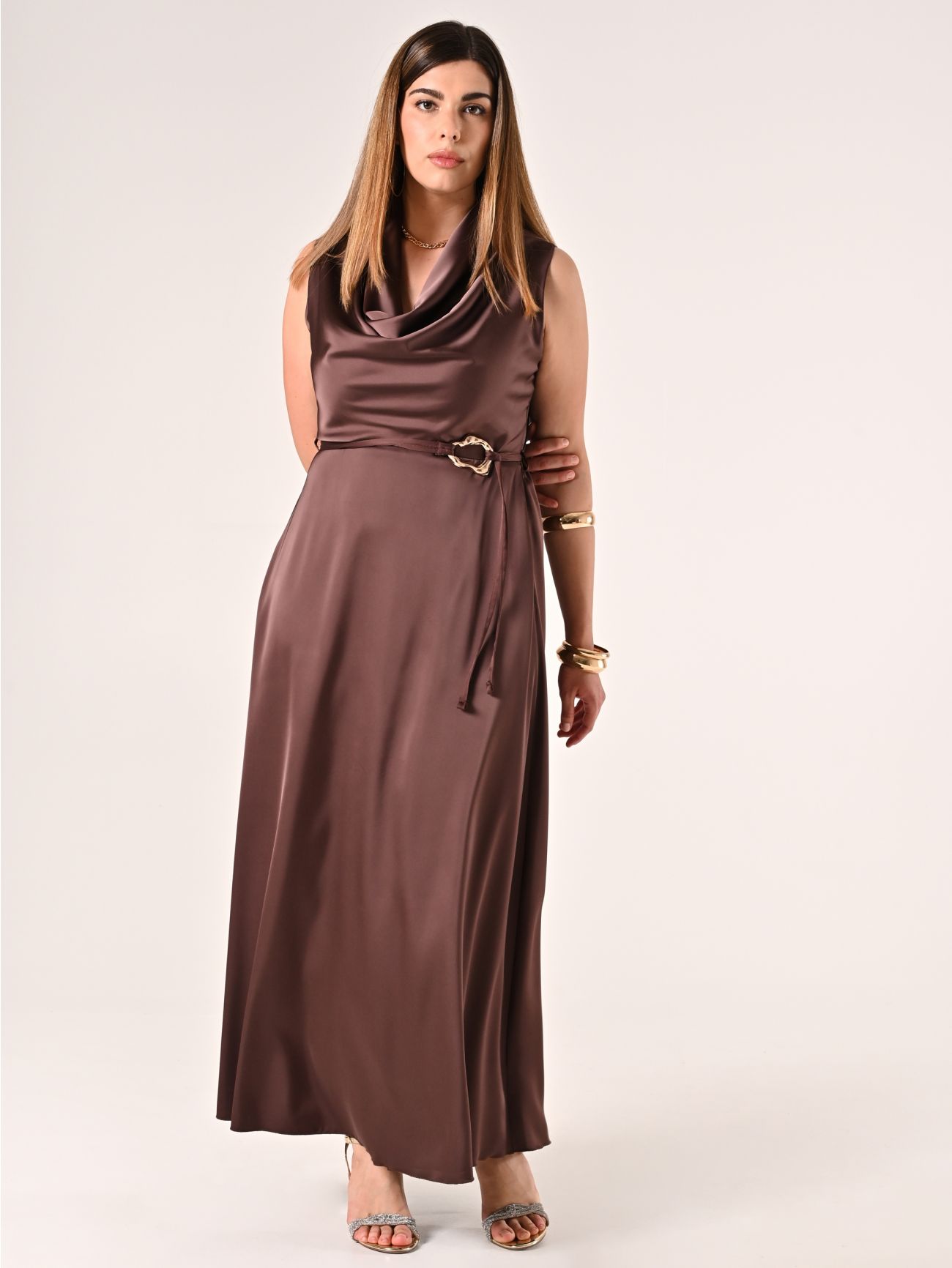 Curvy-Kleid in Schokoladenbraun in_i7