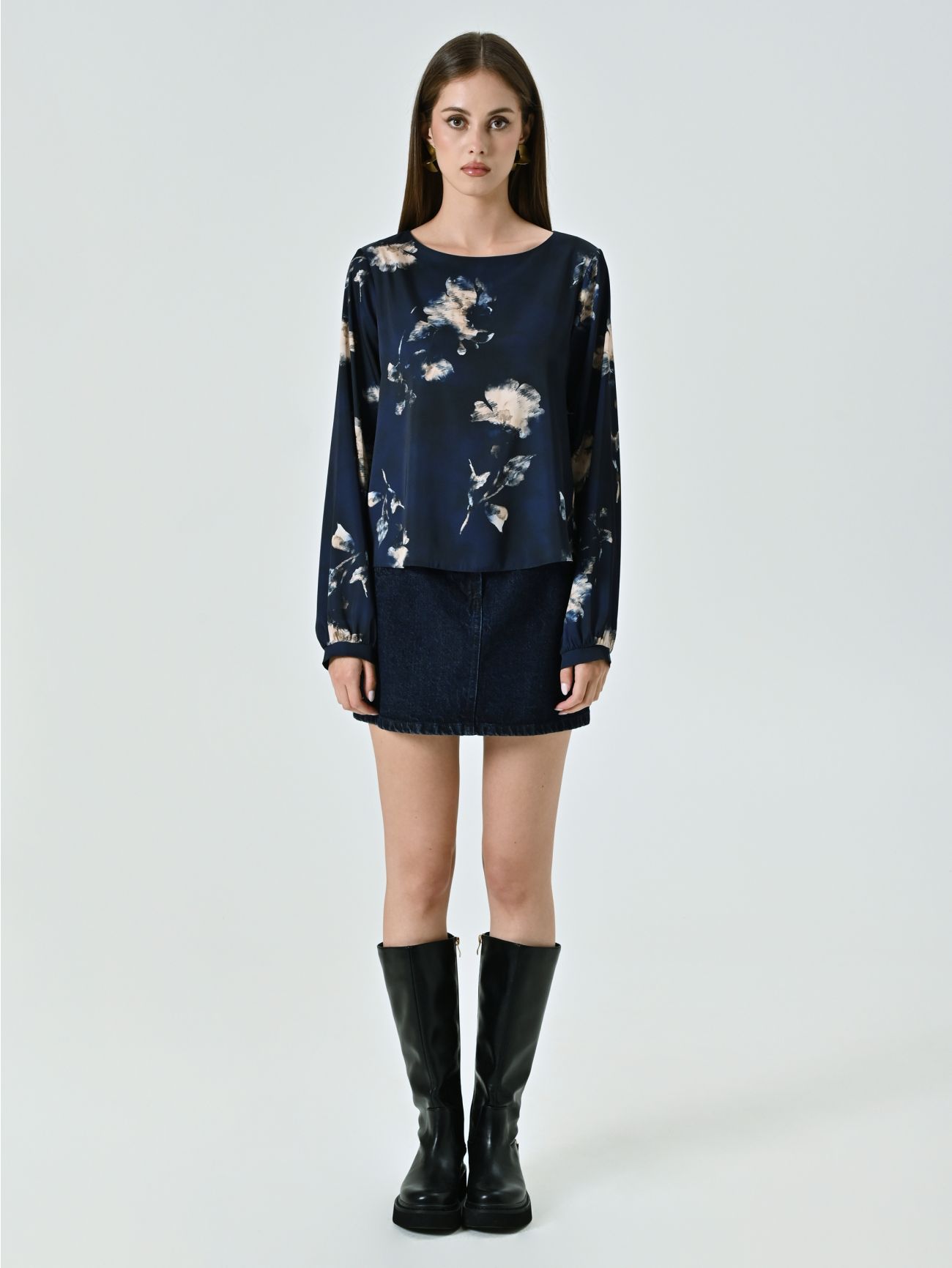 Bluse mit grünem Blumenmuster det_1