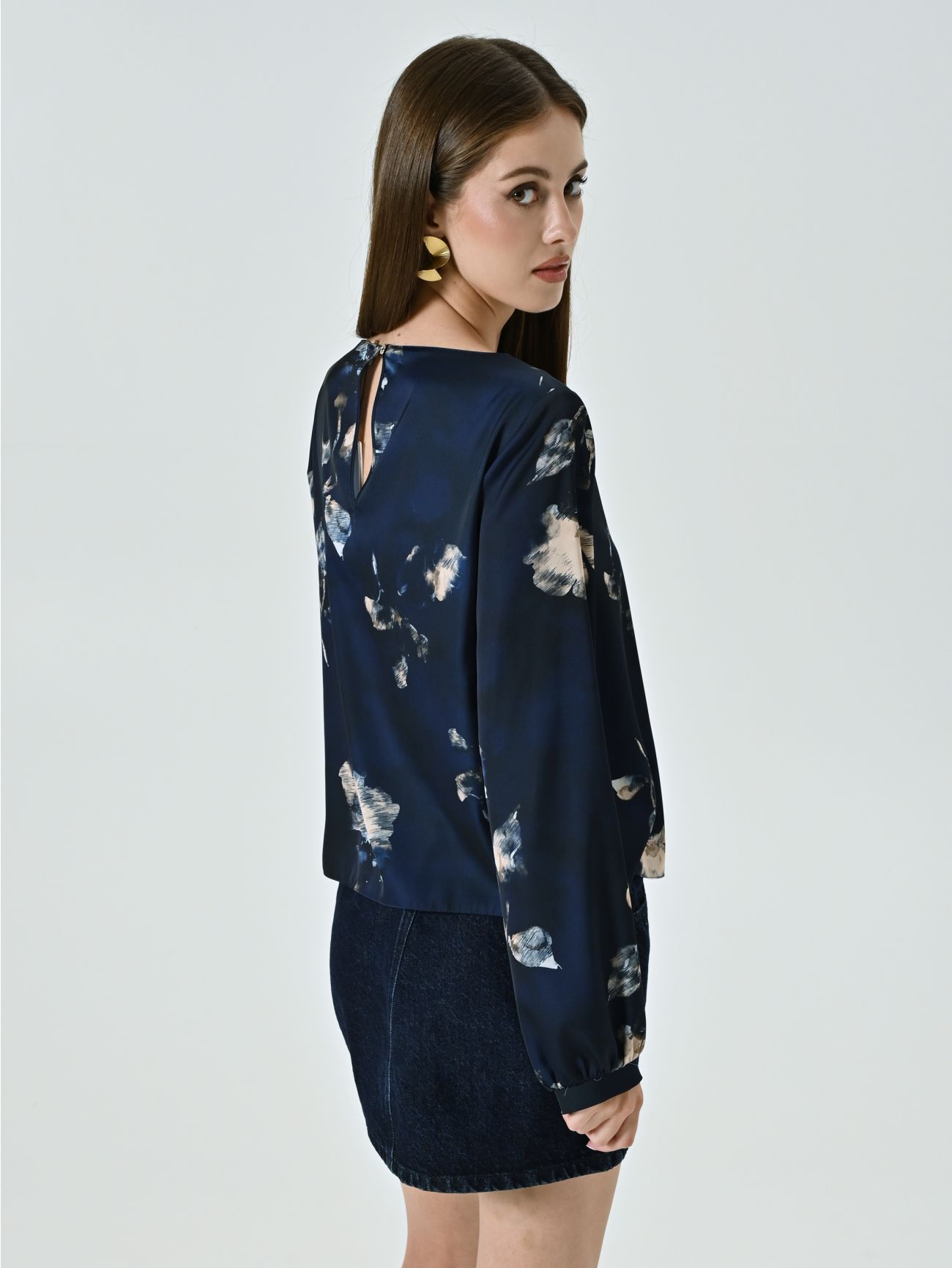 Bluse mit grünem Blumenmuster det_3