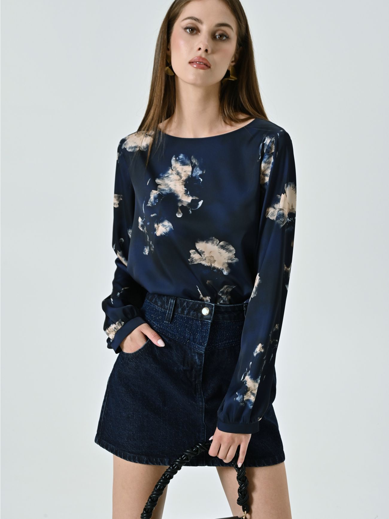 Bluse mit grünem Blumenmuster sp_e1