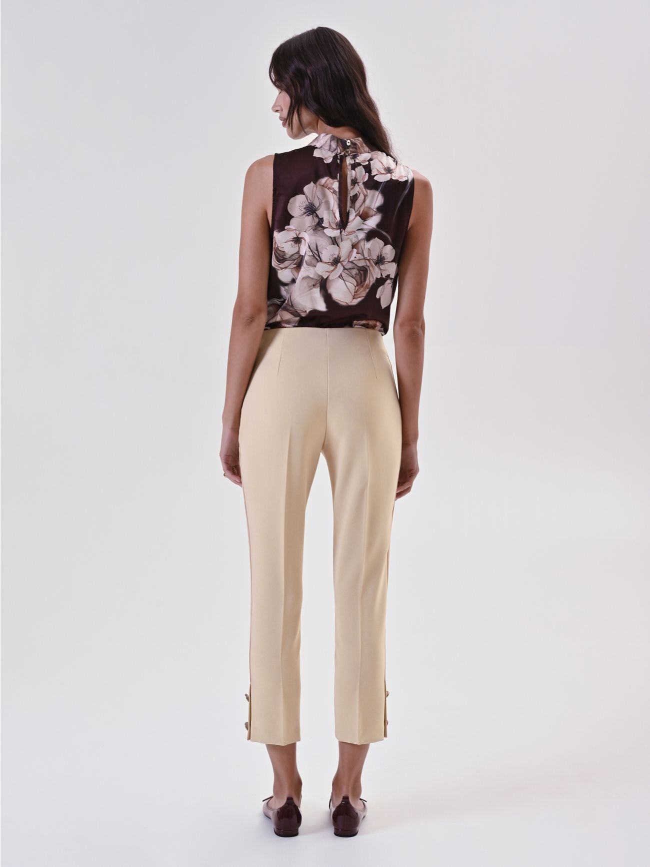 Straight Trousers in Dark Beige Technical Fabric det_3